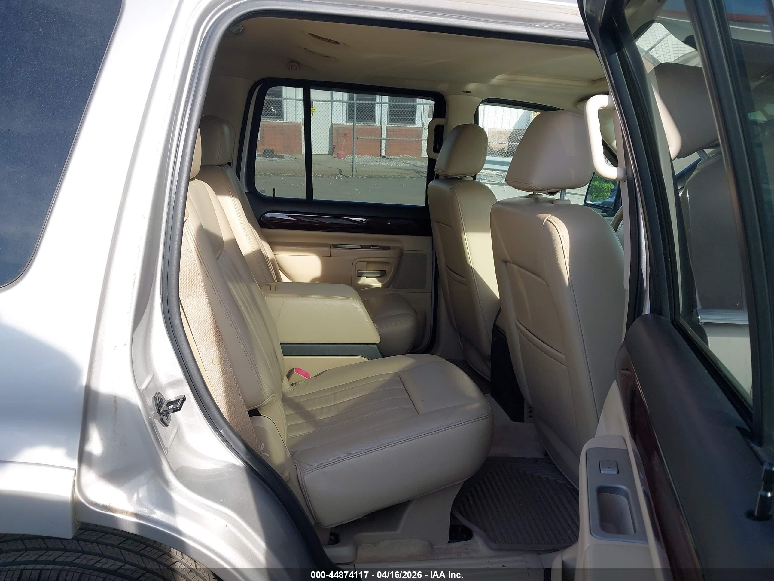 2005 Lincoln Aviator   Silver vin: 5LMEU88H65ZJ28824