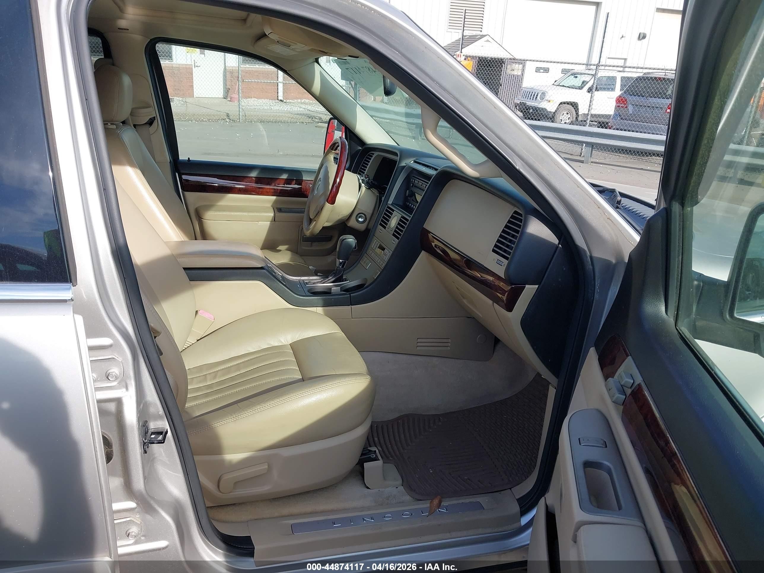 2005 Lincoln Aviator   Silver vin: 5LMEU88H65ZJ28824