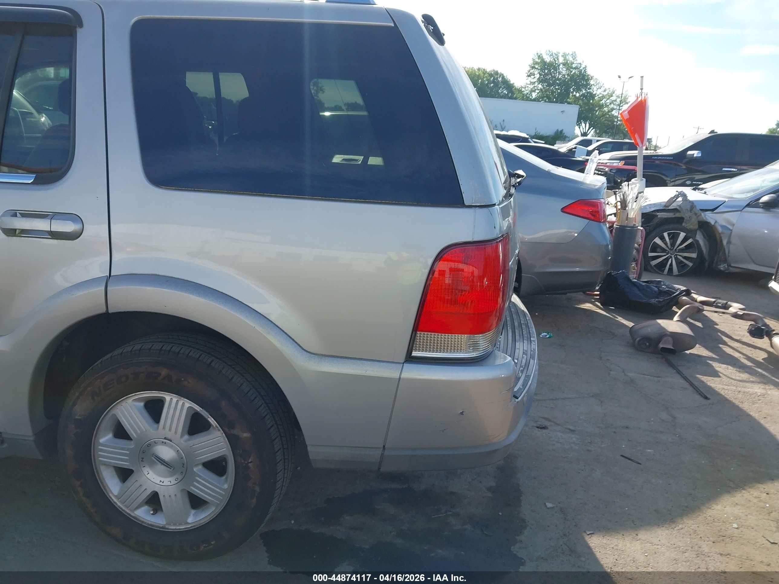 2005 Lincoln Aviator   Silver vin: 5LMEU88H65ZJ28824