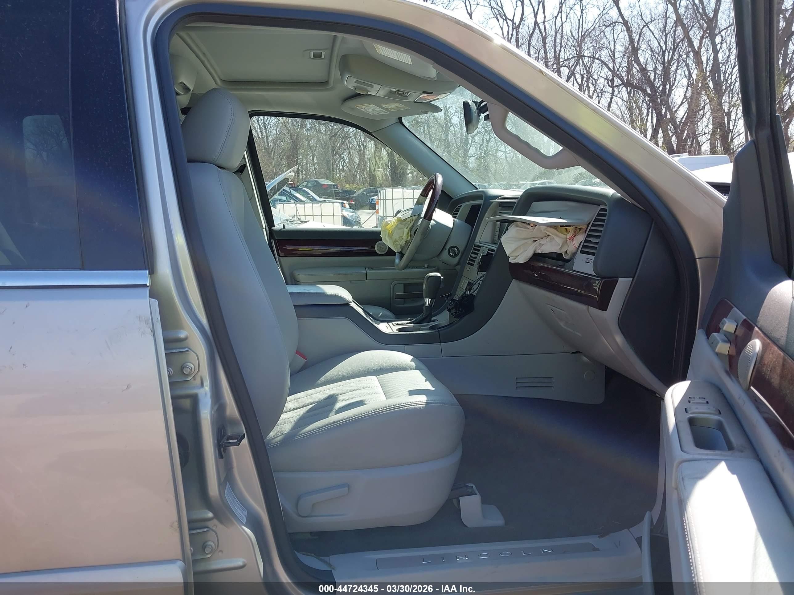 2005 Lincoln Aviator   Silver vin: 5LMEU88H95ZJ26419