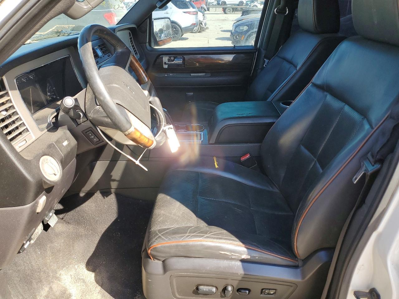2008 Lincoln Navigator L White vin: 5LMFL27538LJ02975