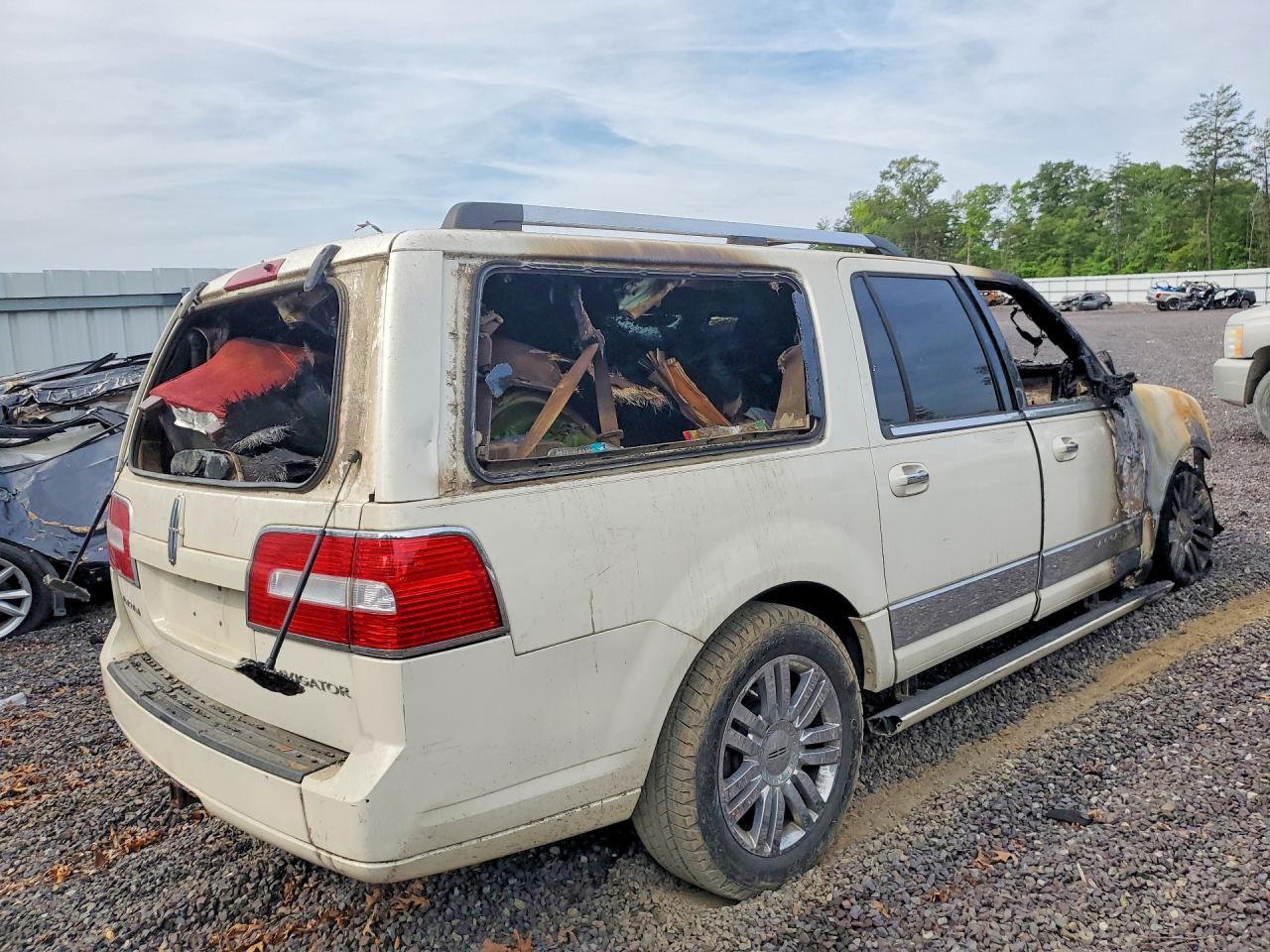 2008 Lincoln Navigator L White vin: 5LMFL28508LJ17836