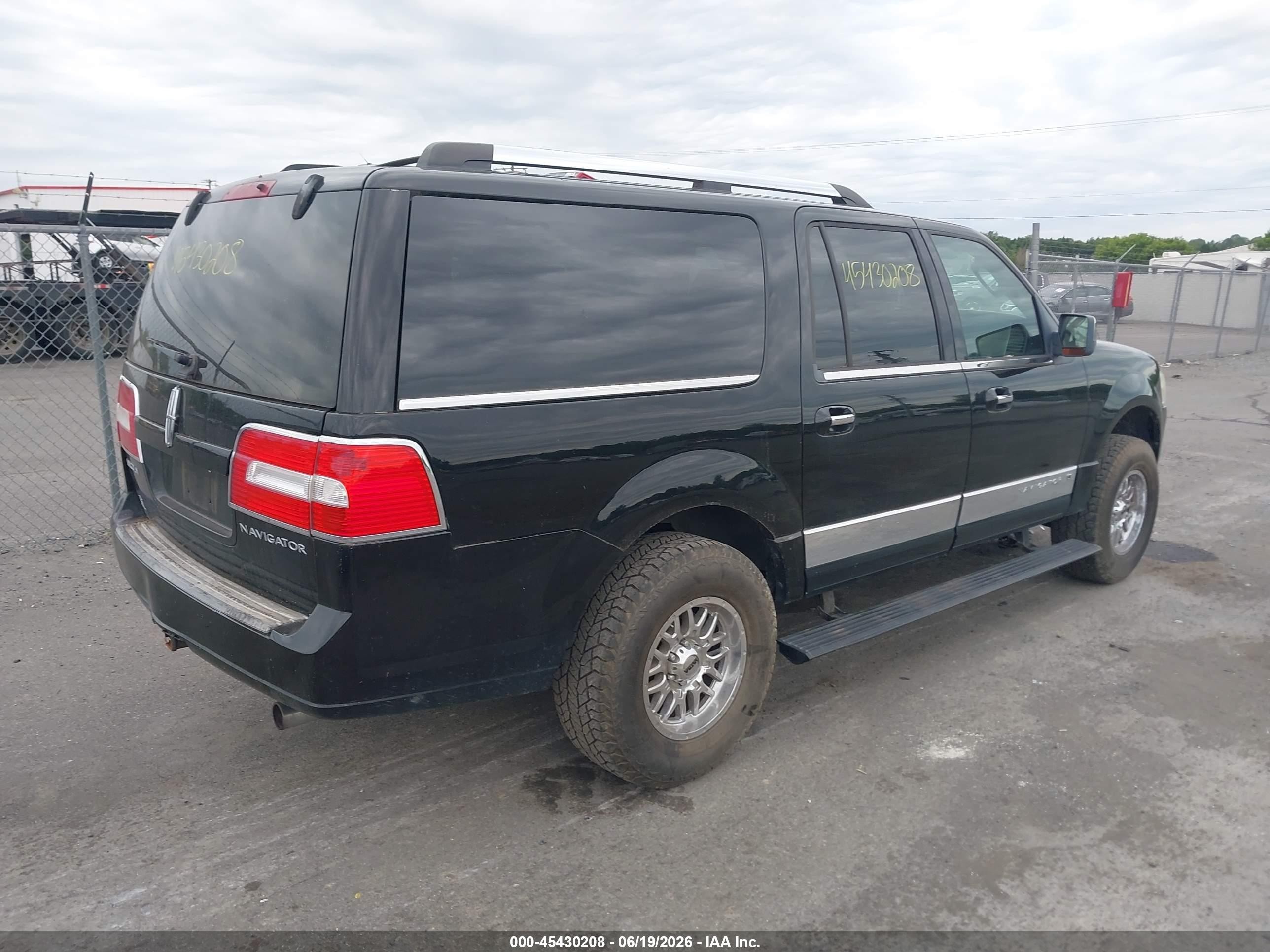 2008 Lincoln Navigator L   Black vin: 5LMFL28518LJ11737