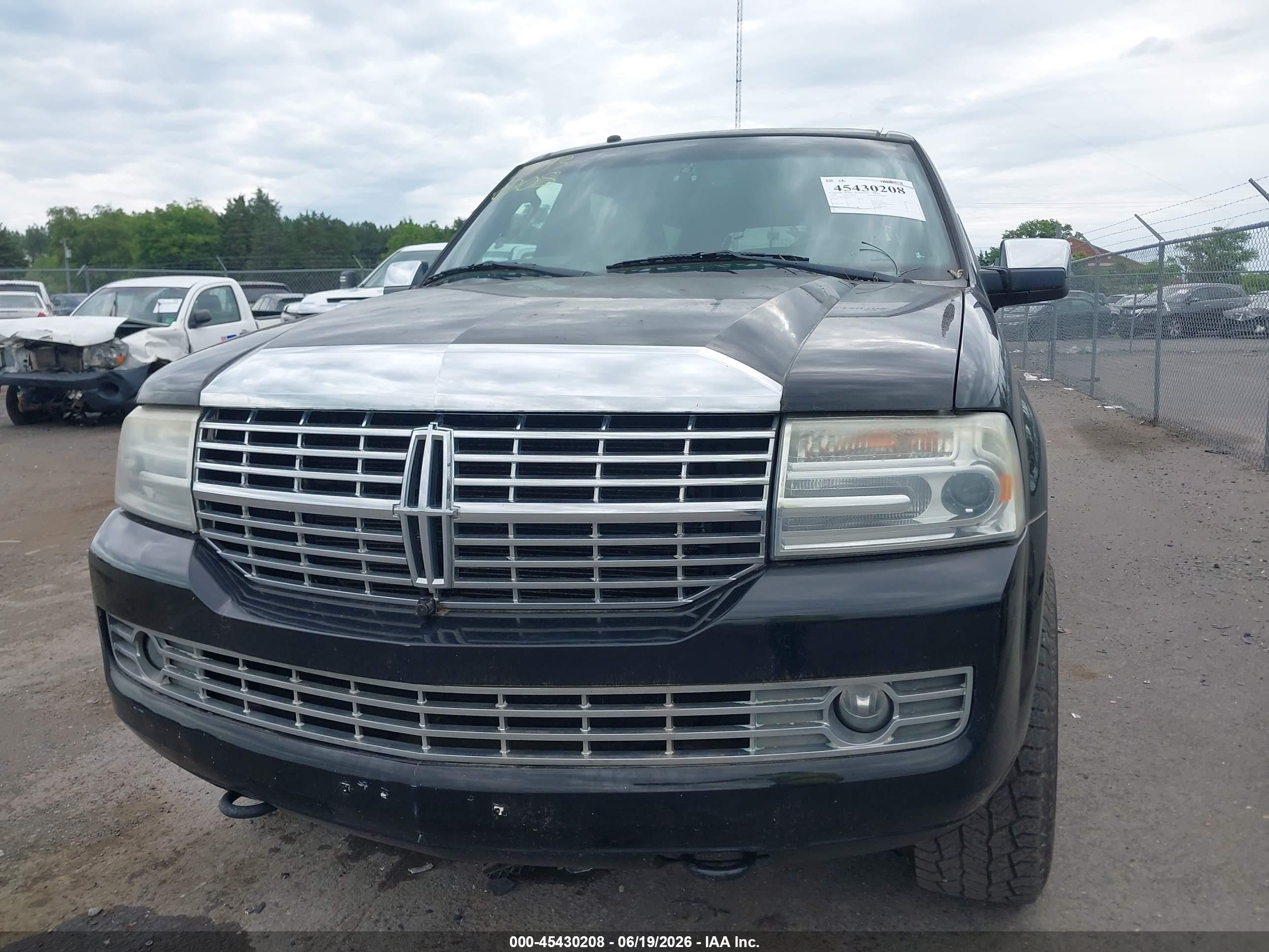 2008 Lincoln Navigator L   Black vin: 5LMFL28518LJ11737