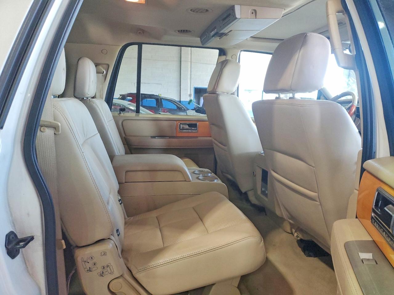 2008 Lincoln Navigator L White vin: 5LMFL28568LJ05772