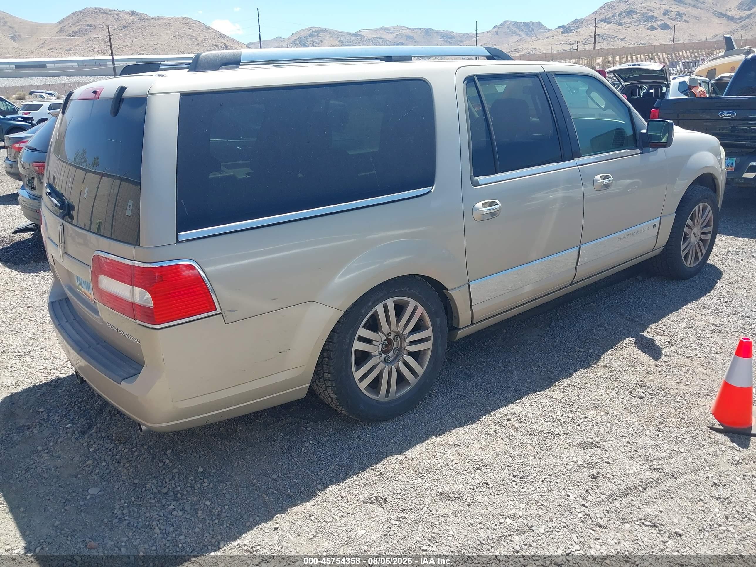 2007 Lincoln Navigator L   Brown vin: 5LMFL28577LJ10624