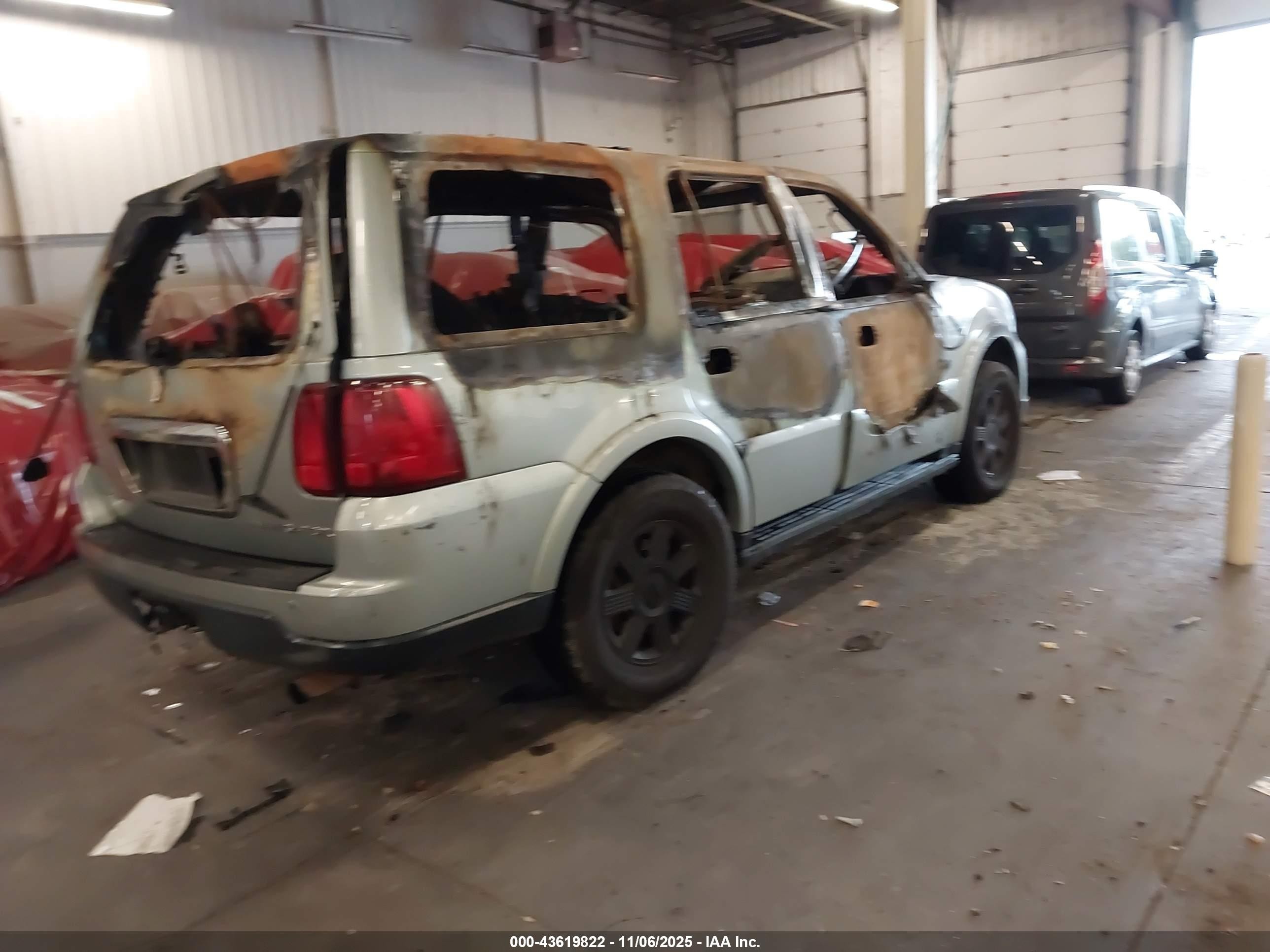 2005 Lincoln Navigator   Green vin: 5LMFU27505LJ15224