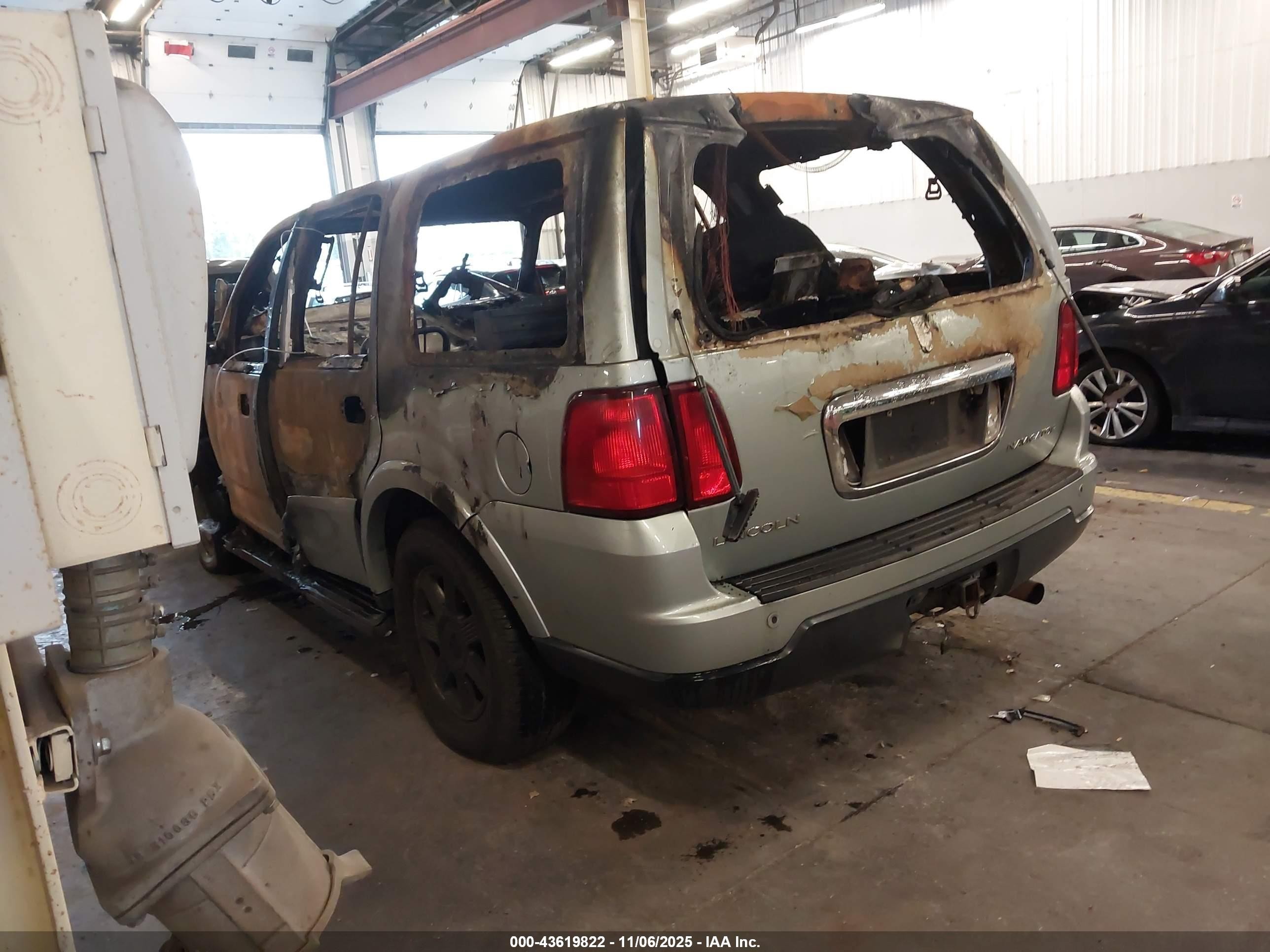 2005 Lincoln Navigator   Green vin: 5LMFU27505LJ15224