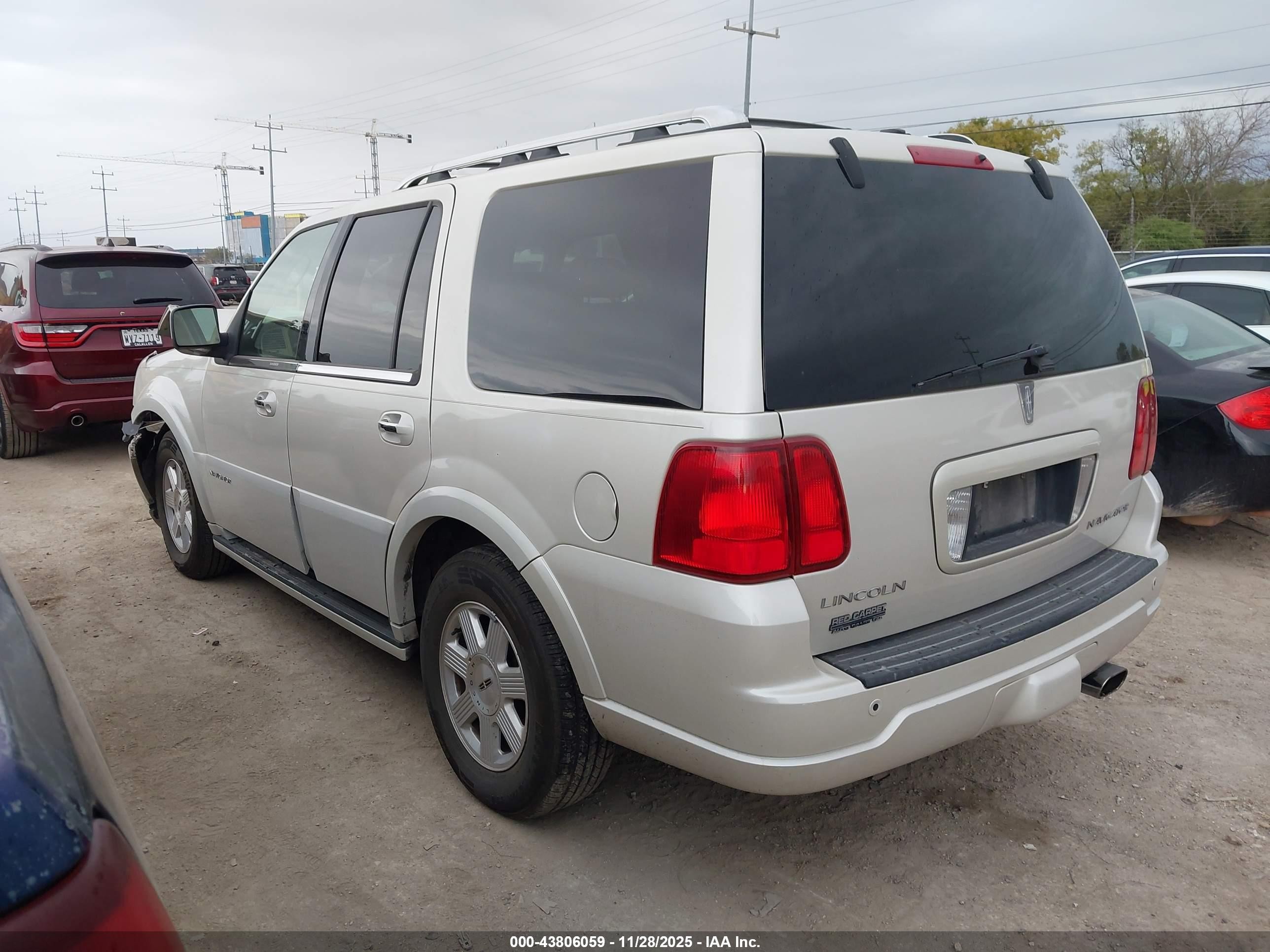 2005 Lincoln Navigator   White vin: 5LMFU27505LJ16163
