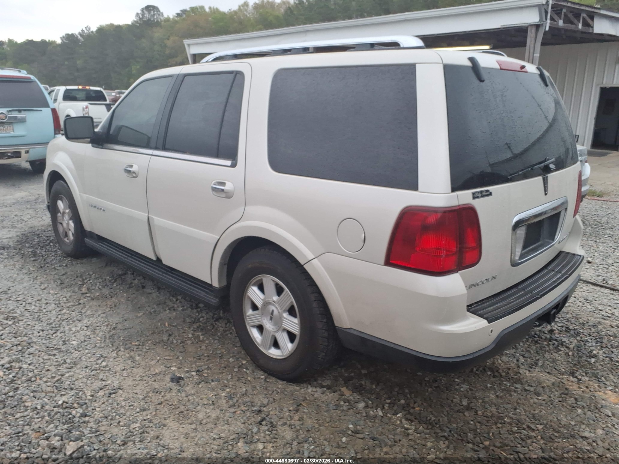 2005 Lincoln Navigator   Cream vin: 5LMFU27505LJ22593