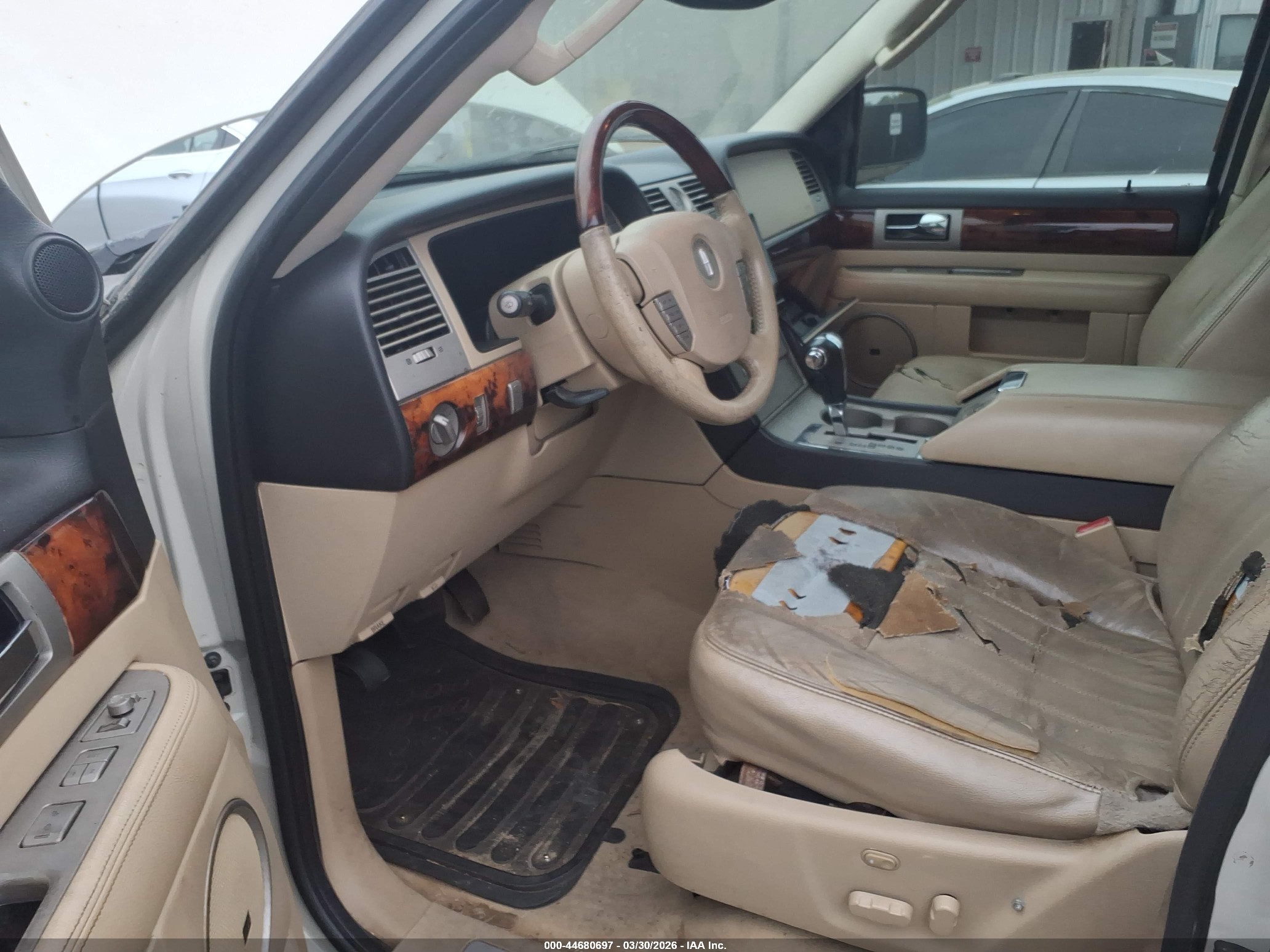 2005 Lincoln Navigator   Cream vin: 5LMFU27505LJ22593
