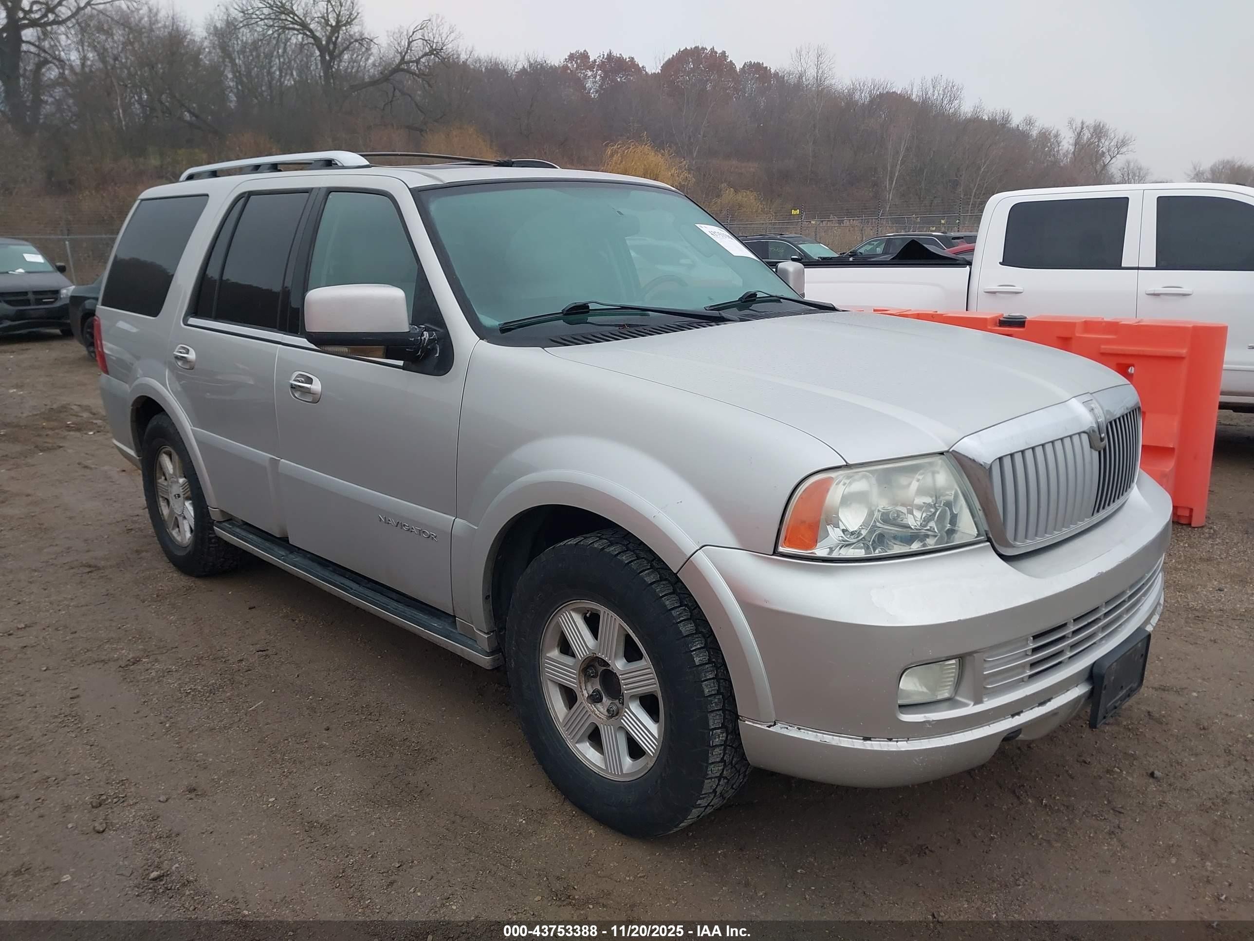 2005 Lincoln Navigator   Silver vin: 5LMFU27505LJ22691