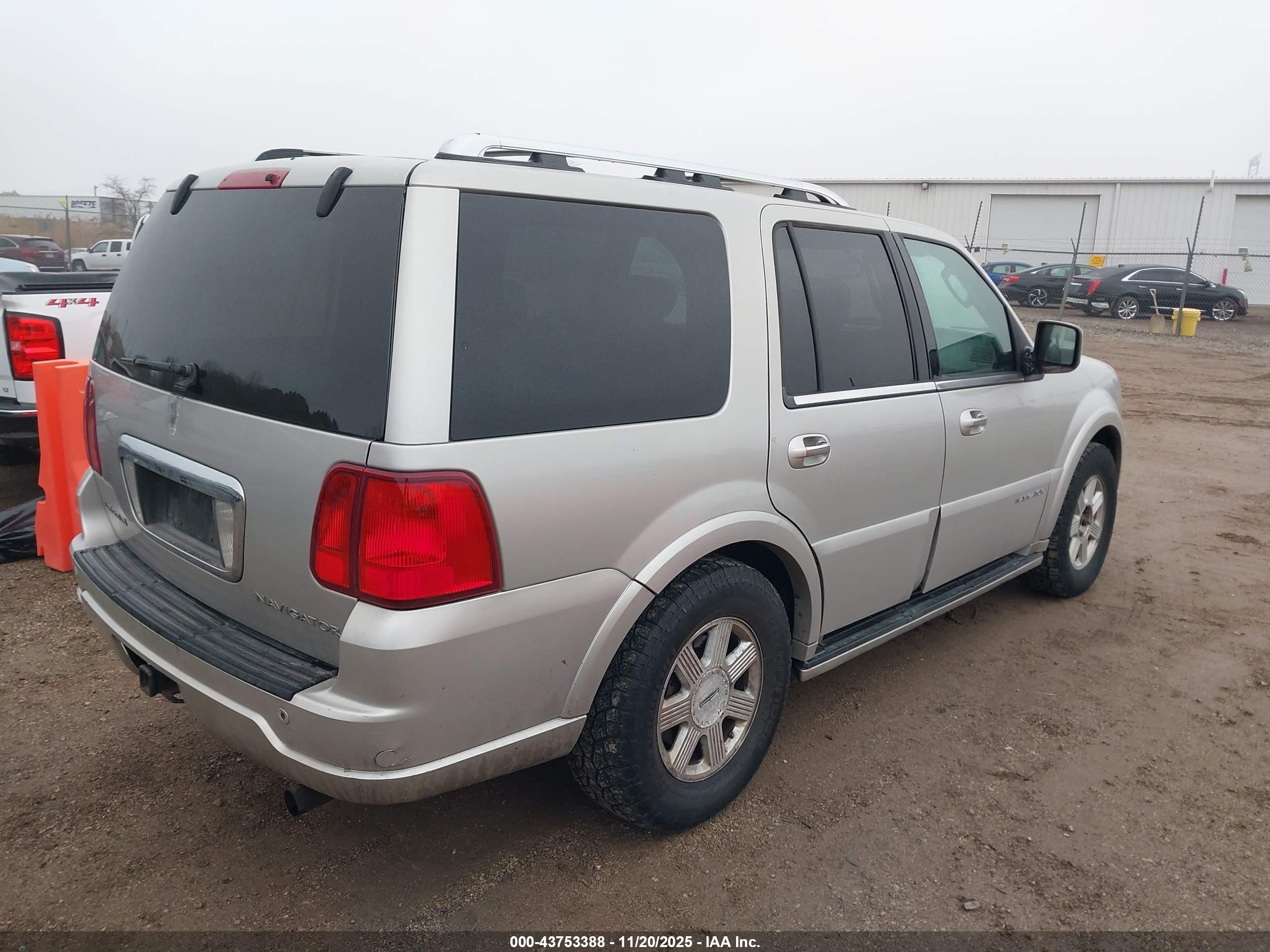 2005 Lincoln Navigator   Silver vin: 5LMFU27505LJ22691