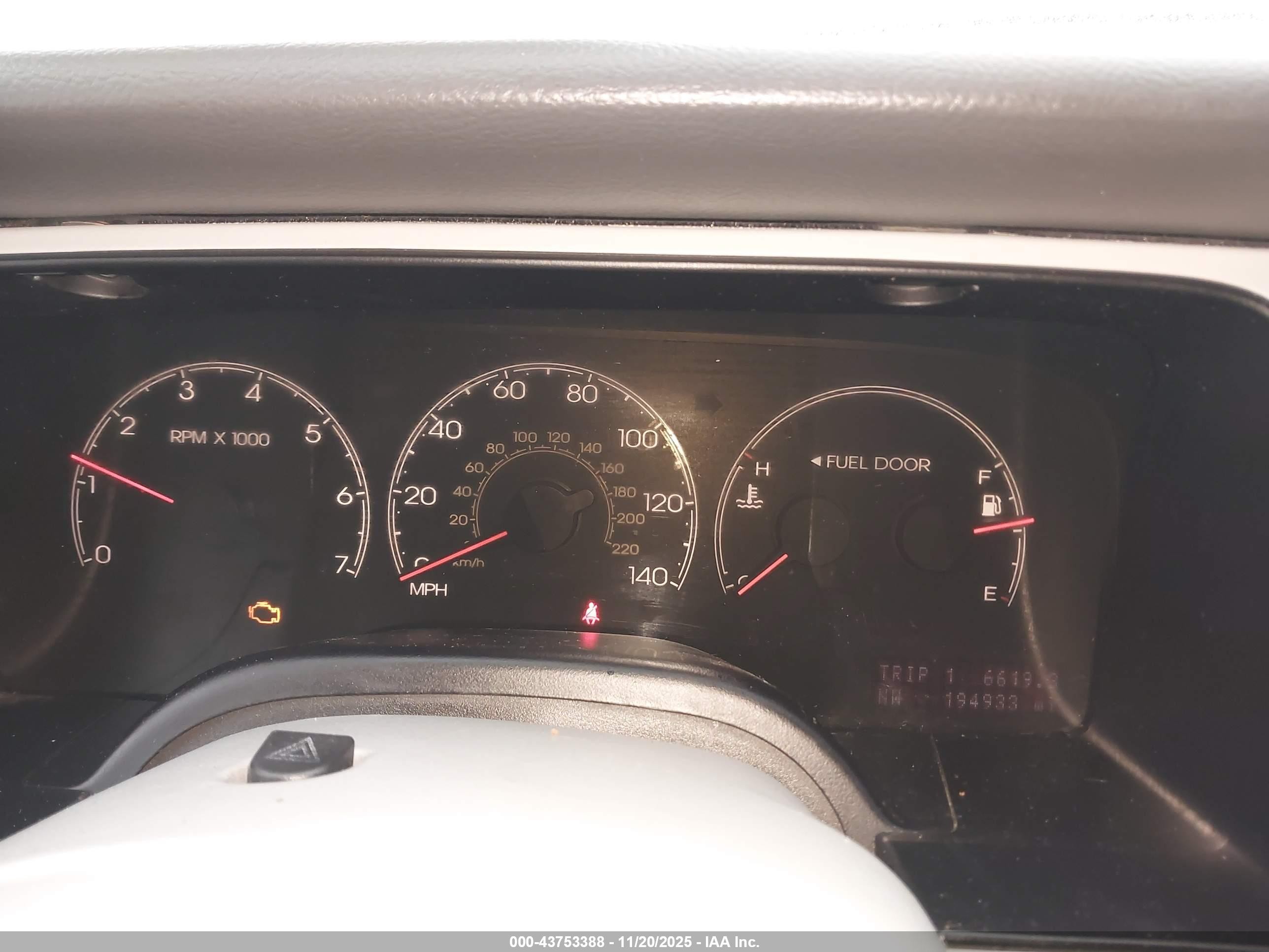 2005 Lincoln Navigator   Silver vin: 5LMFU27505LJ22691