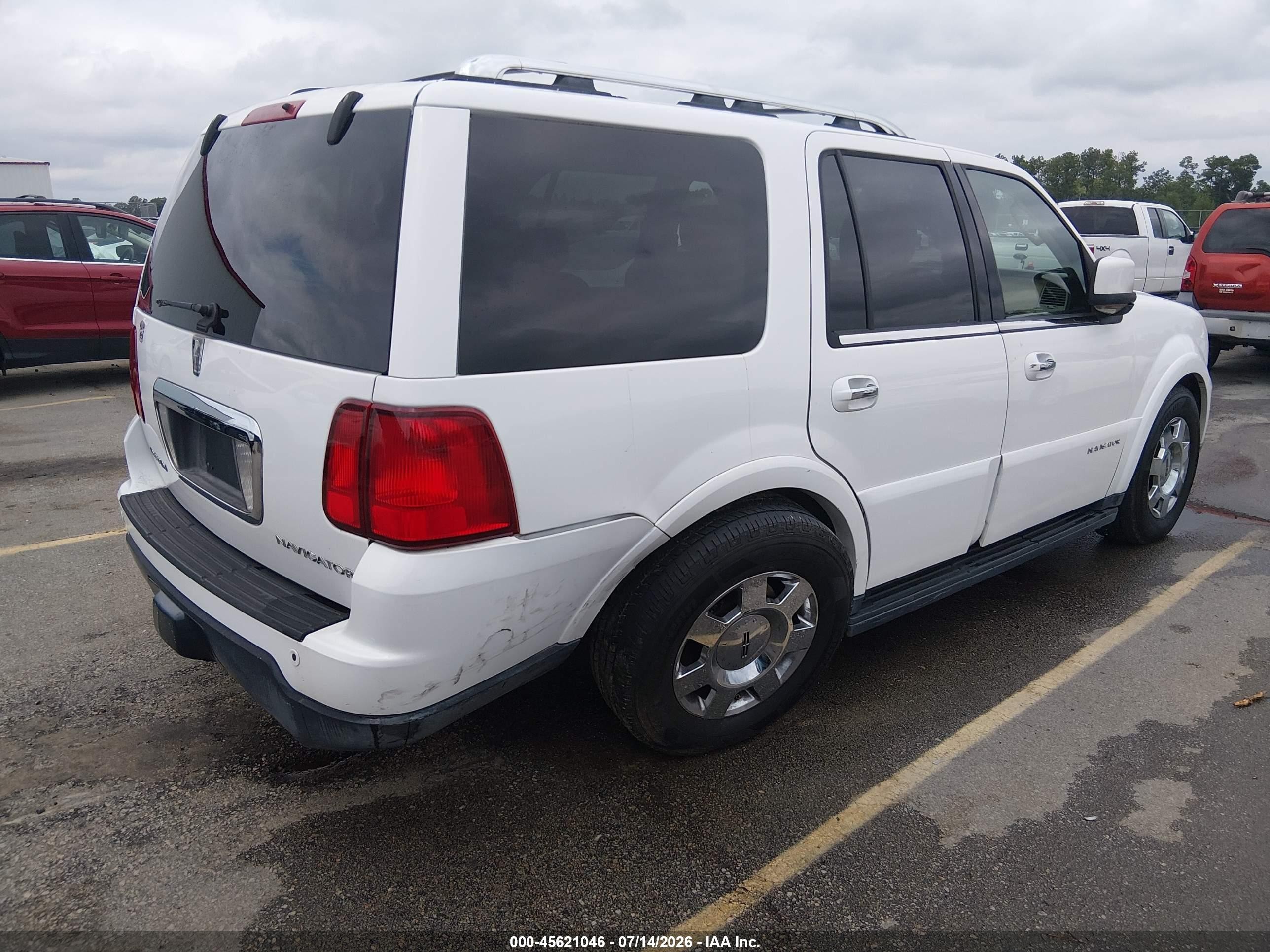 2005 Lincoln Navigator   White vin: 5LMFU27505LJ24702