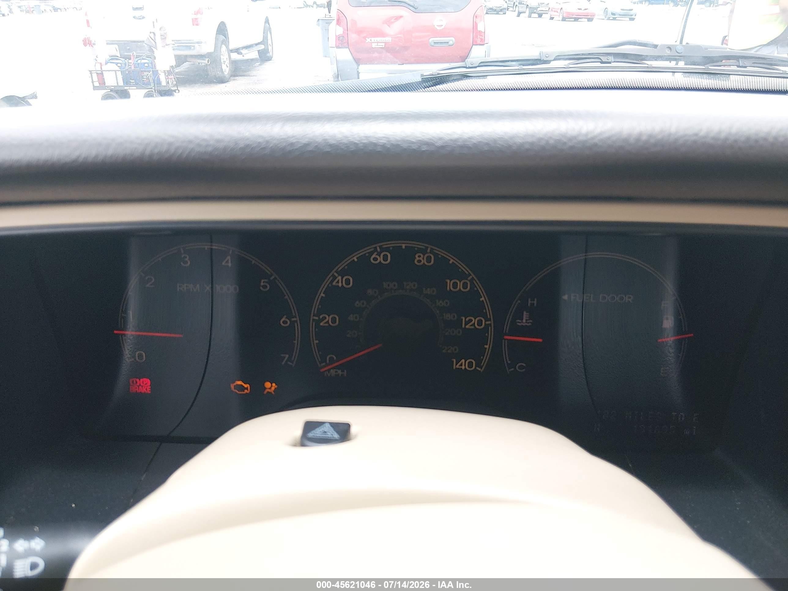 2005 Lincoln Navigator   White vin: 5LMFU27505LJ24702