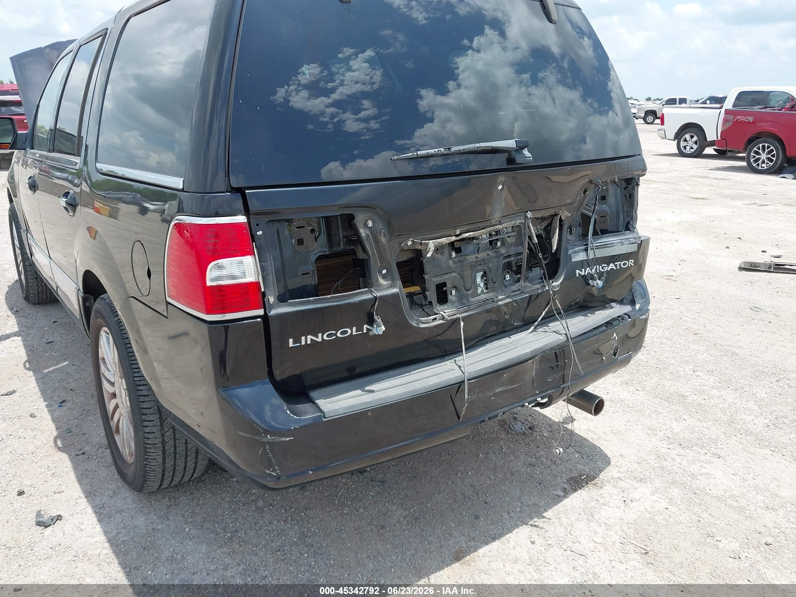 2008 Lincoln Navigator   Black vin: 5LMFU27508LJ04745