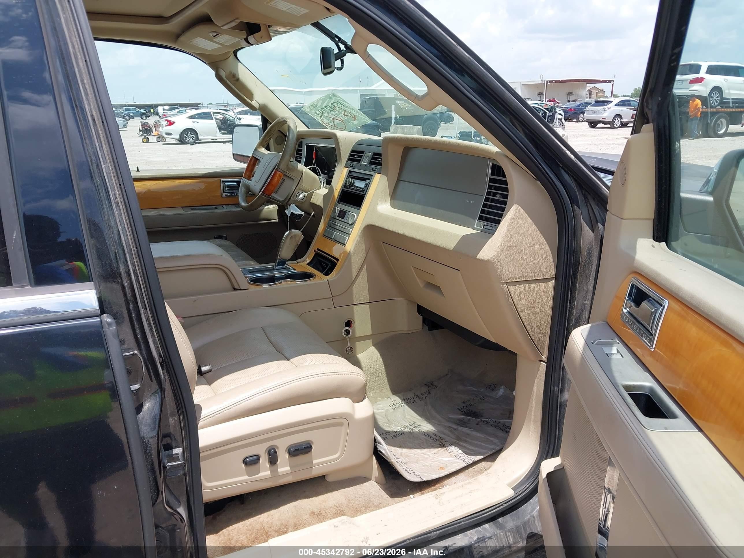 2008 Lincoln Navigator   Black vin: 5LMFU27508LJ04745