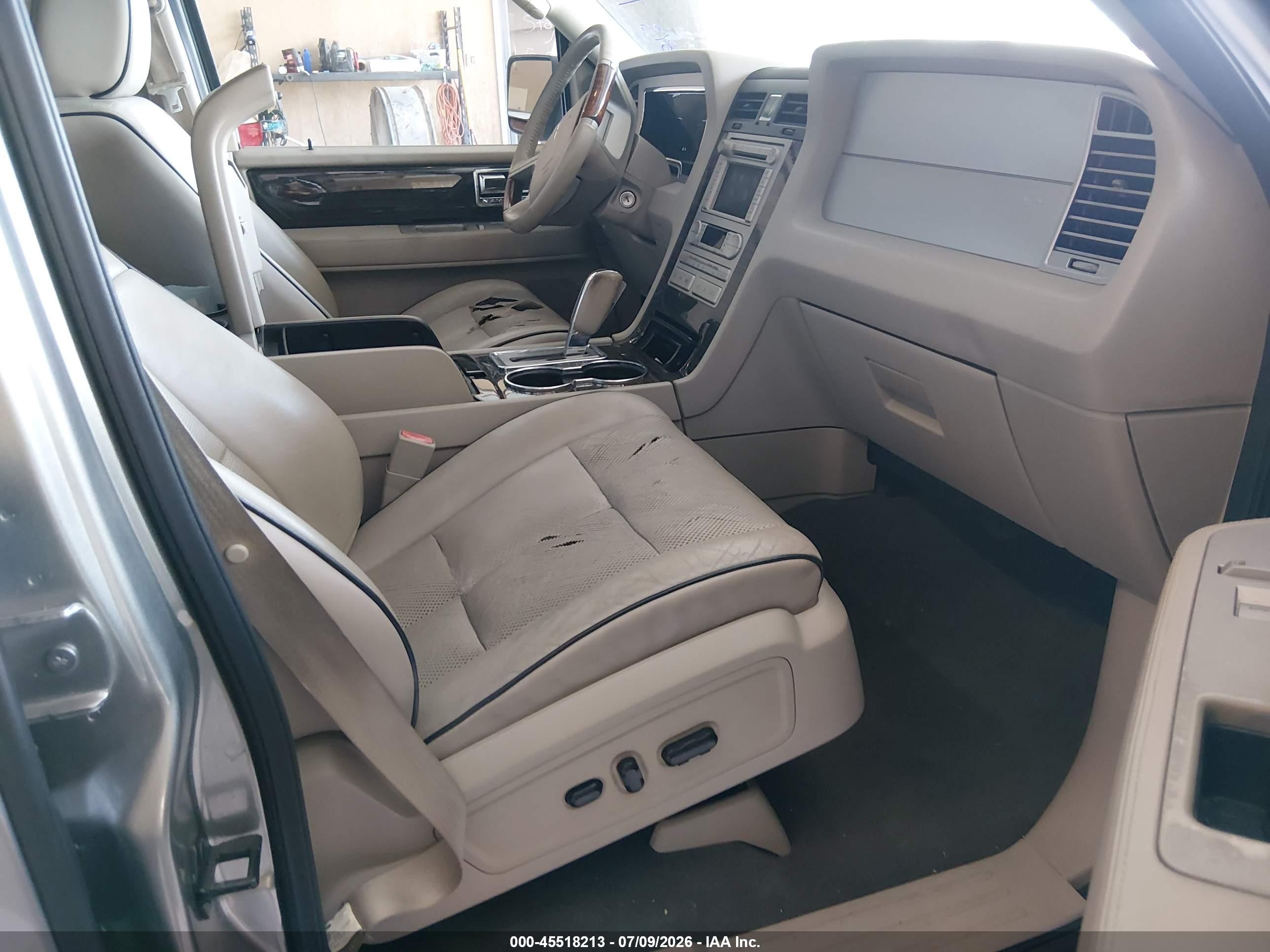 2008 Lincoln Navigator   Gray vin: 5LMFU27508LJ21920