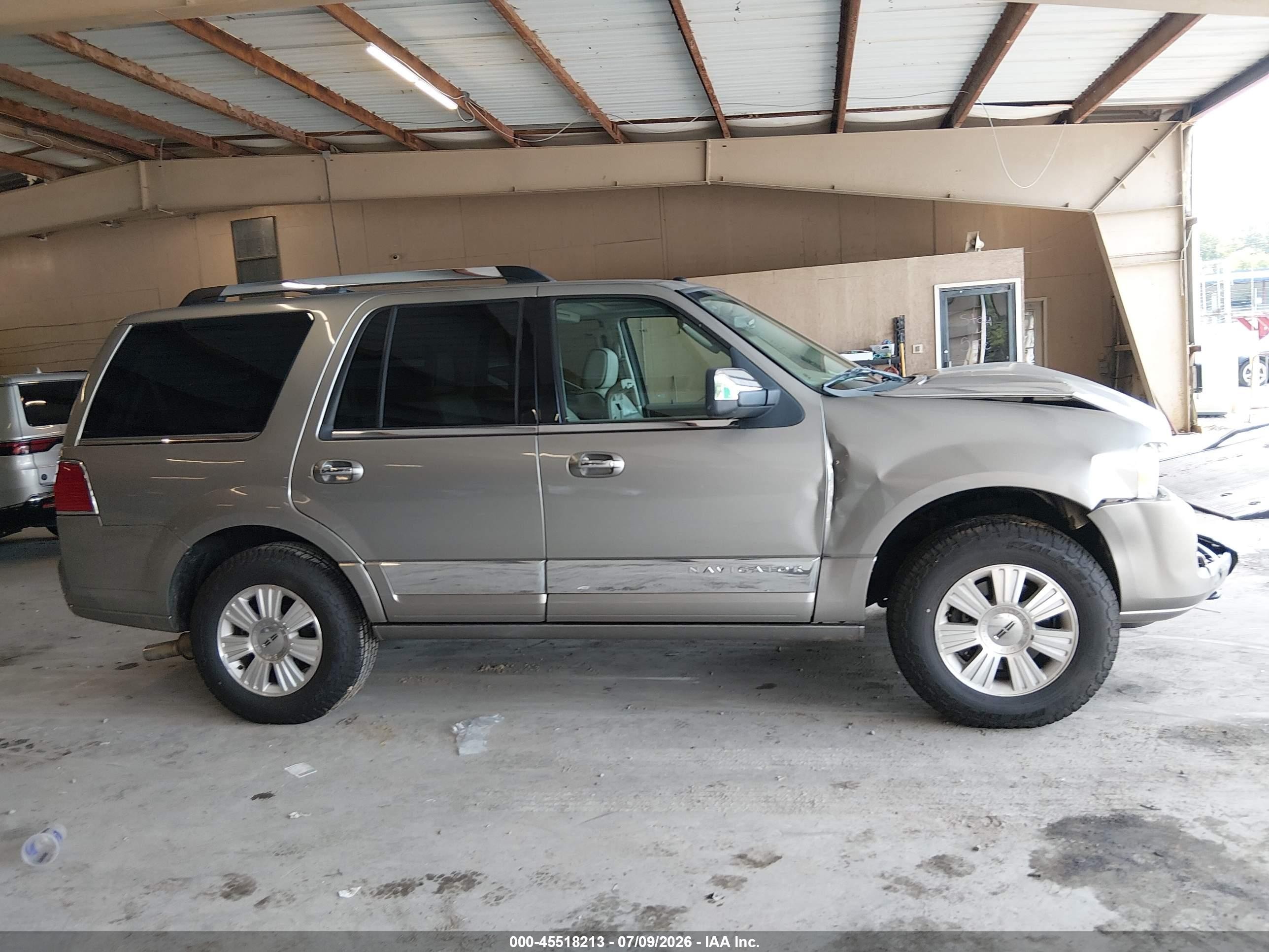 2008 Lincoln Navigator   Gray vin: 5LMFU27508LJ21920