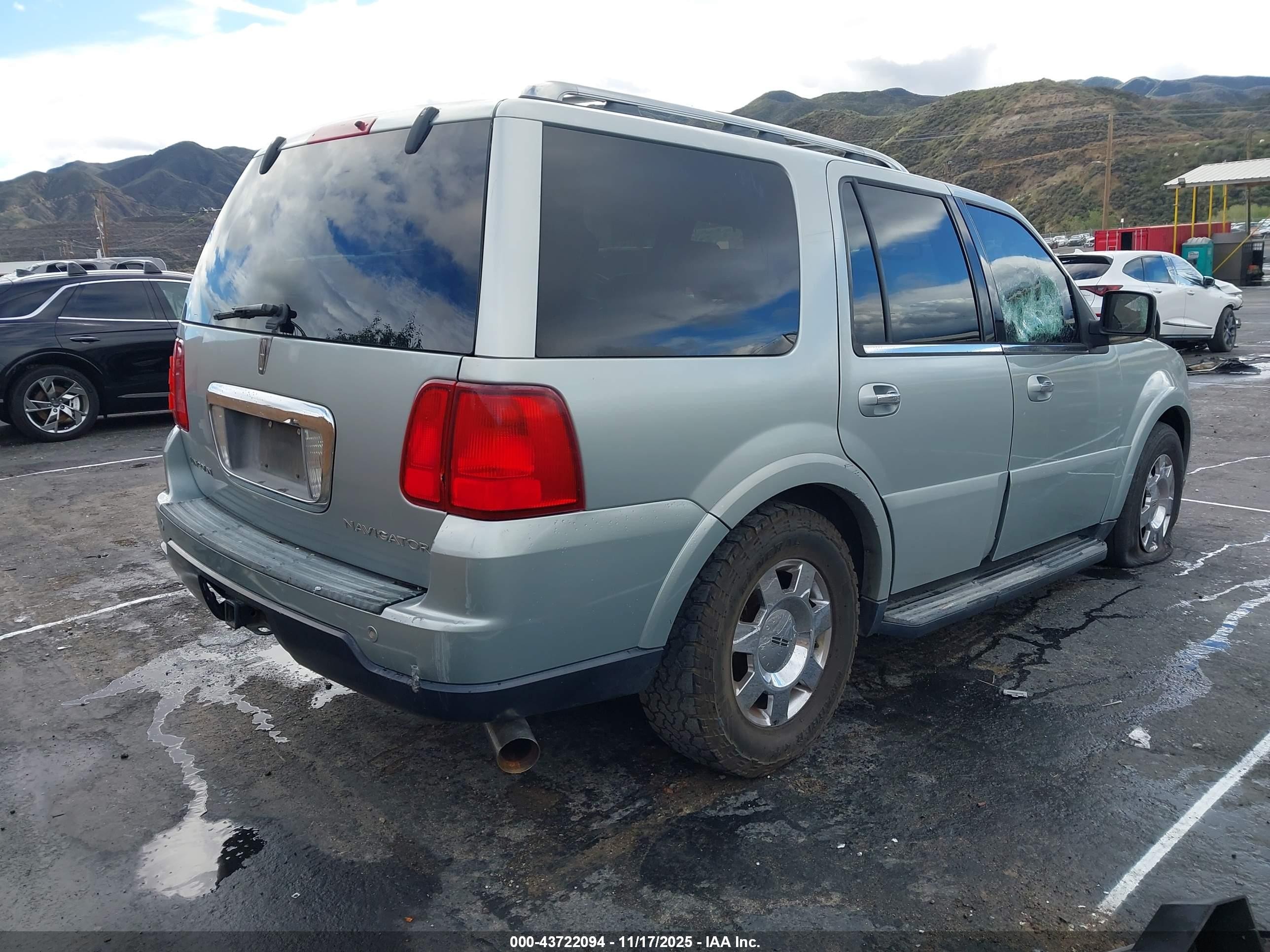 2005 Lincoln Navigator   Gray vin: 5LMFU27515LJ01218