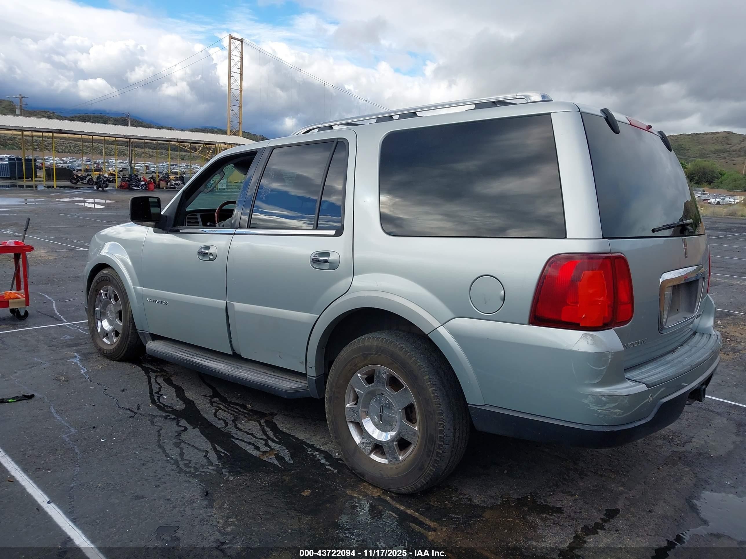 2005 Lincoln Navigator   Gray vin: 5LMFU27515LJ01218