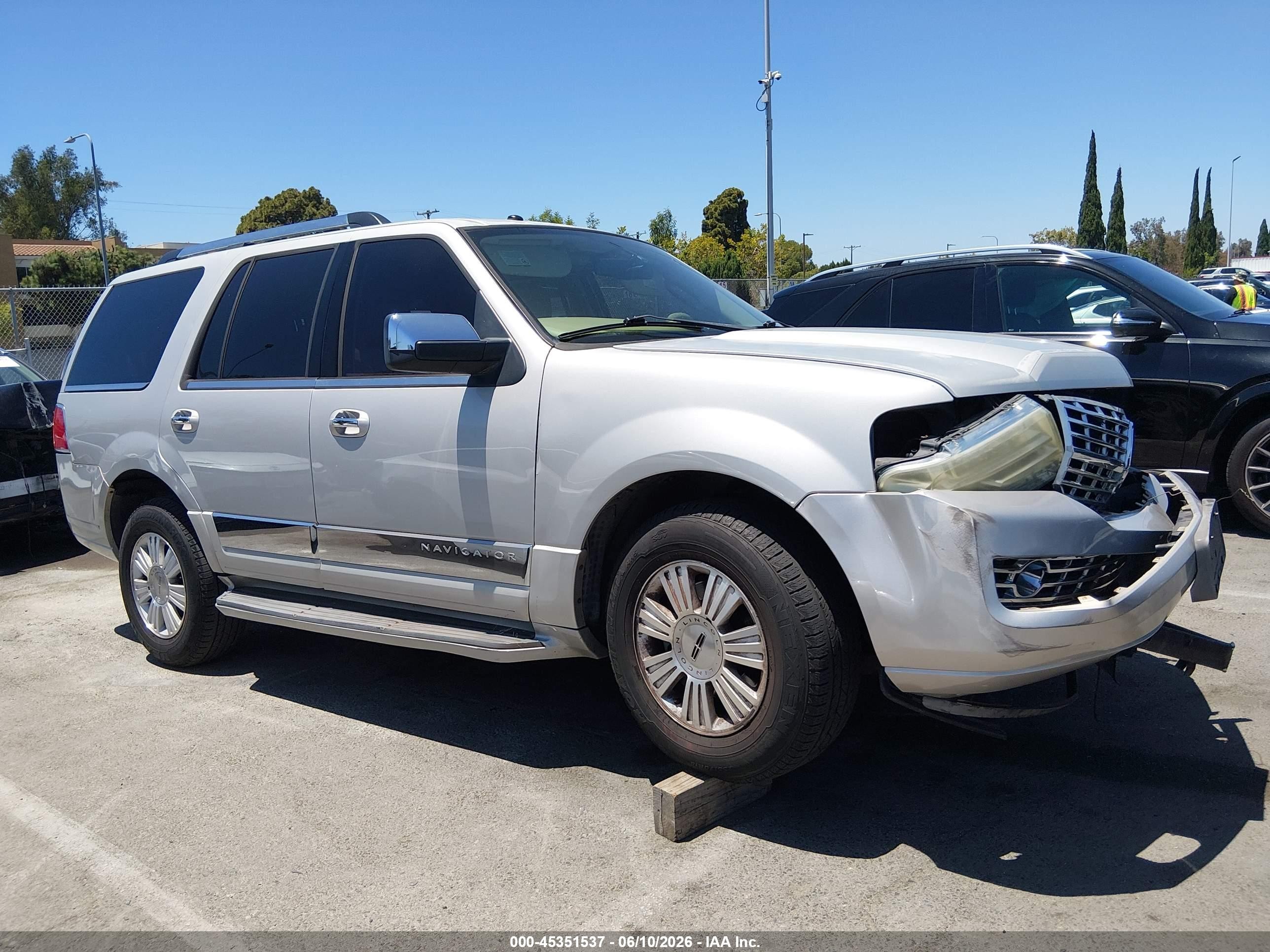 2007 Lincoln Navigator Ultimate Silver vin: 5LMFU27517LJ12187