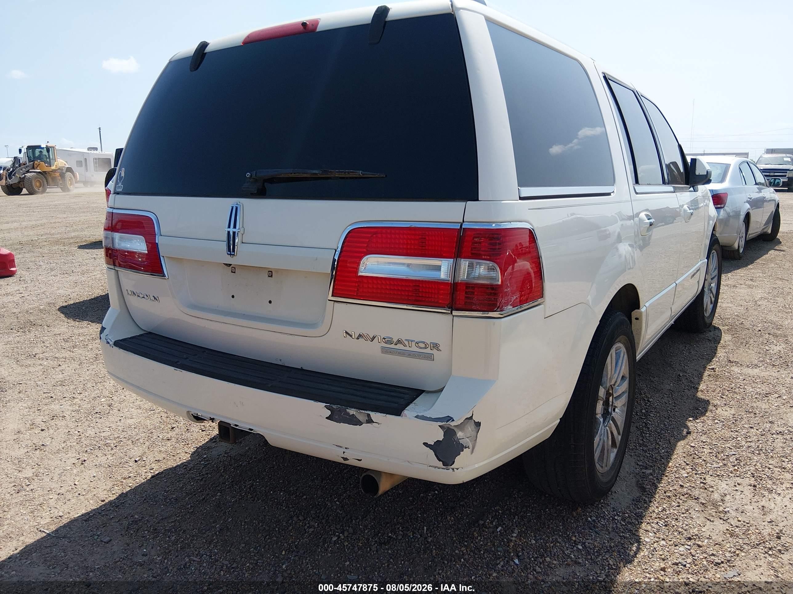 2008 Lincoln Navigator   White vin: 5LMFU27518LJ02275