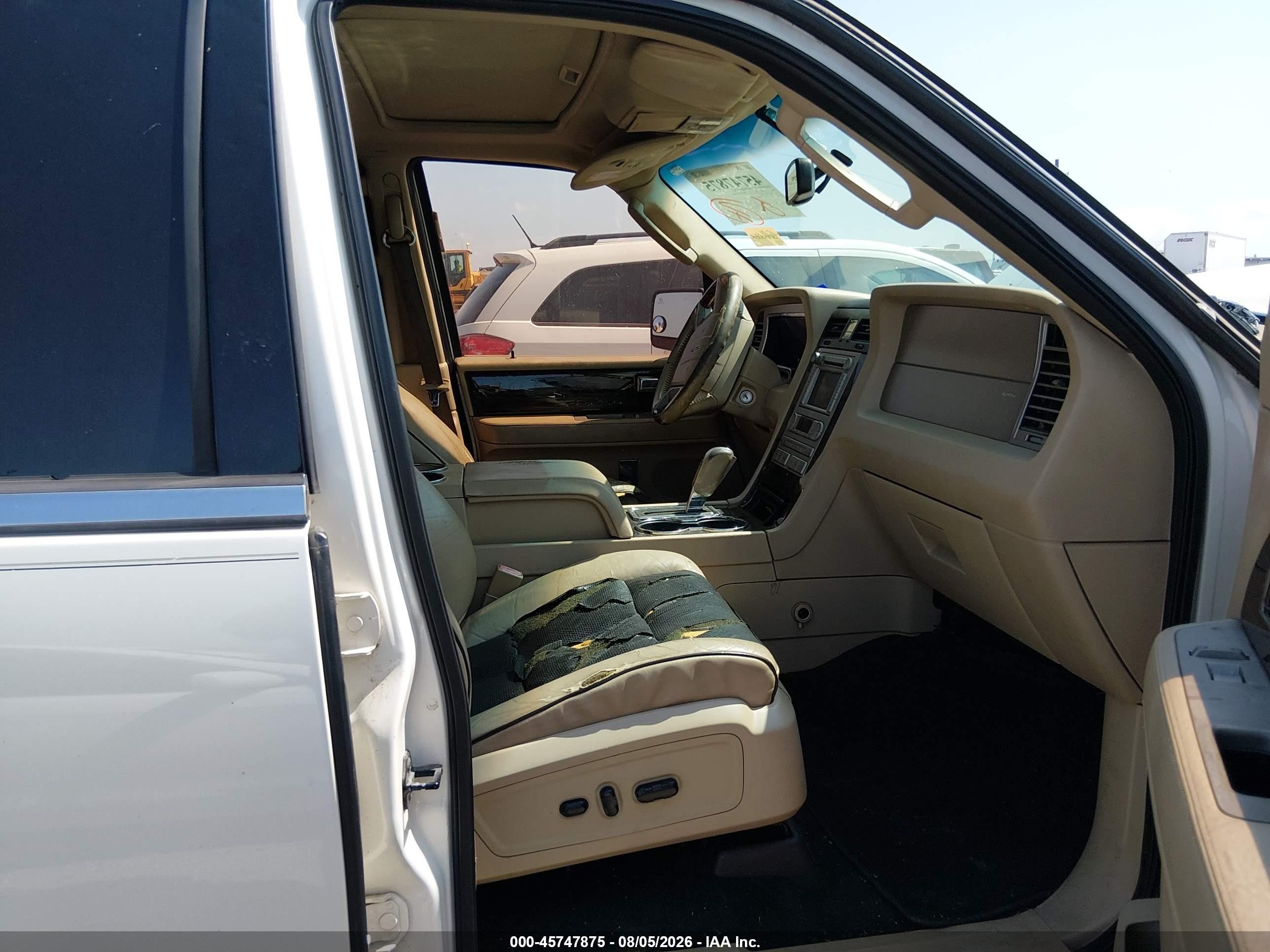 2008 Lincoln Navigator   White vin: 5LMFU27518LJ02275