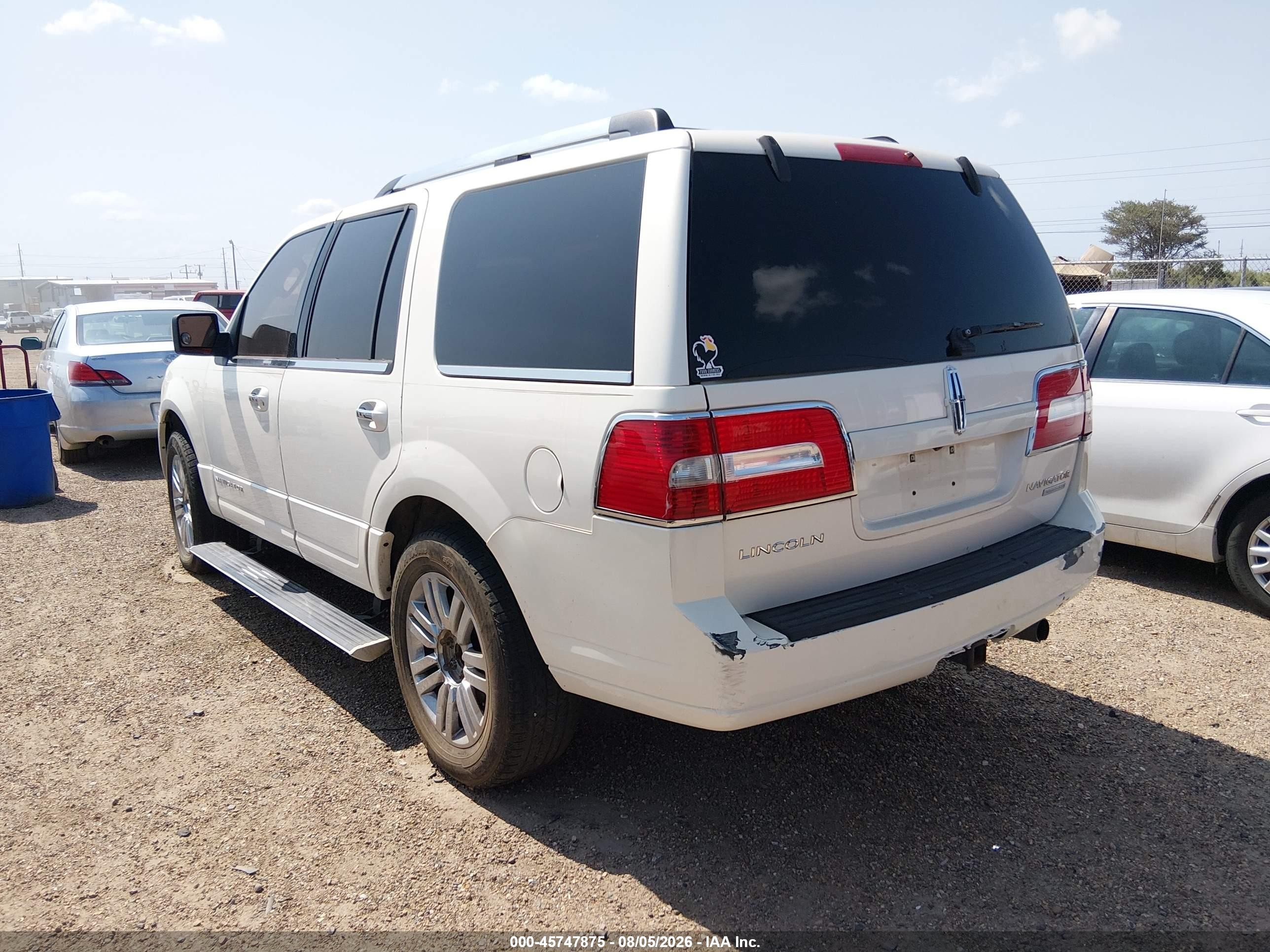 2008 Lincoln Navigator   White vin: 5LMFU27518LJ02275