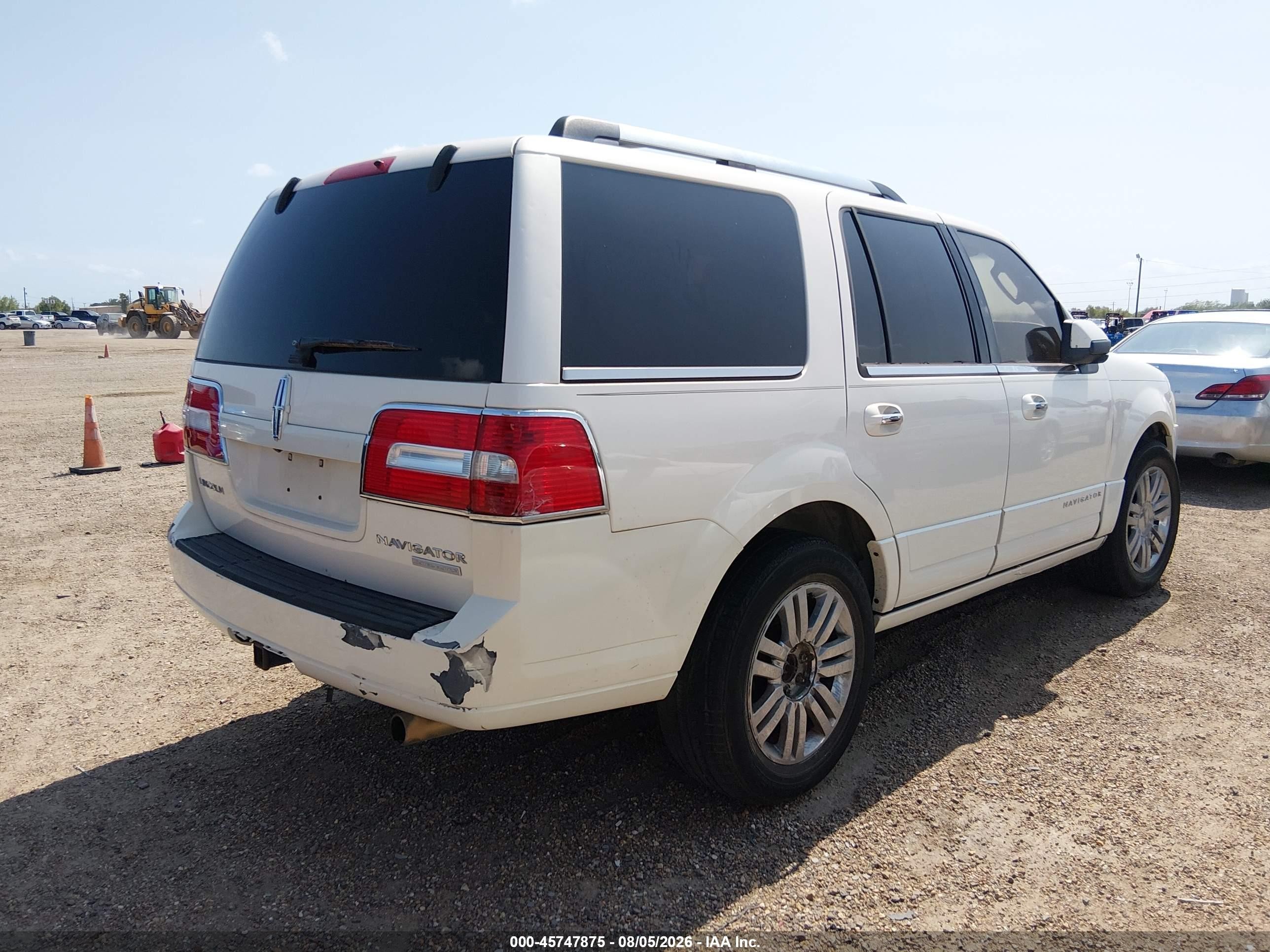 2008 Lincoln Navigator   White vin: 5LMFU27518LJ02275