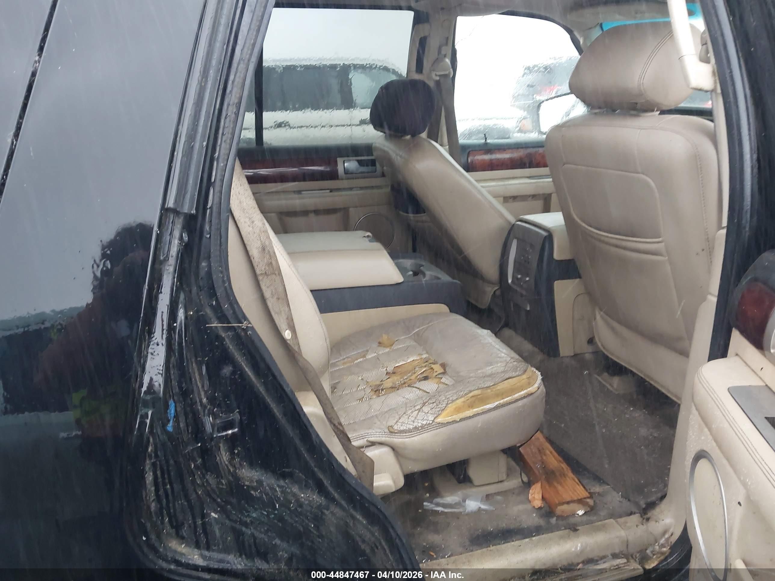 2005 Lincoln Navigator   Black vin: 5LMFU27525LJ18061