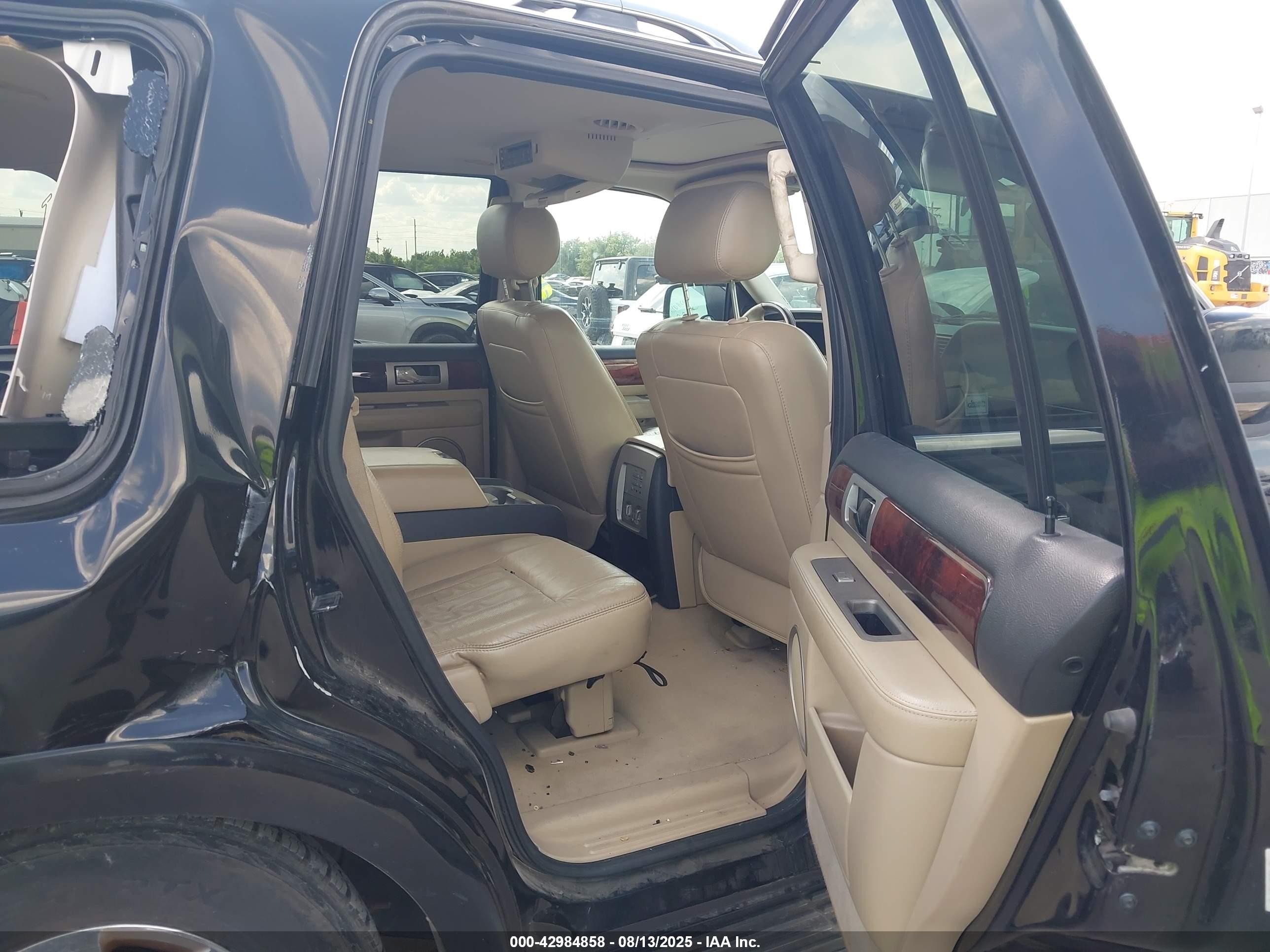 2005 Lincoln Navigator   Black vin: 5LMFU27525LJ24958
