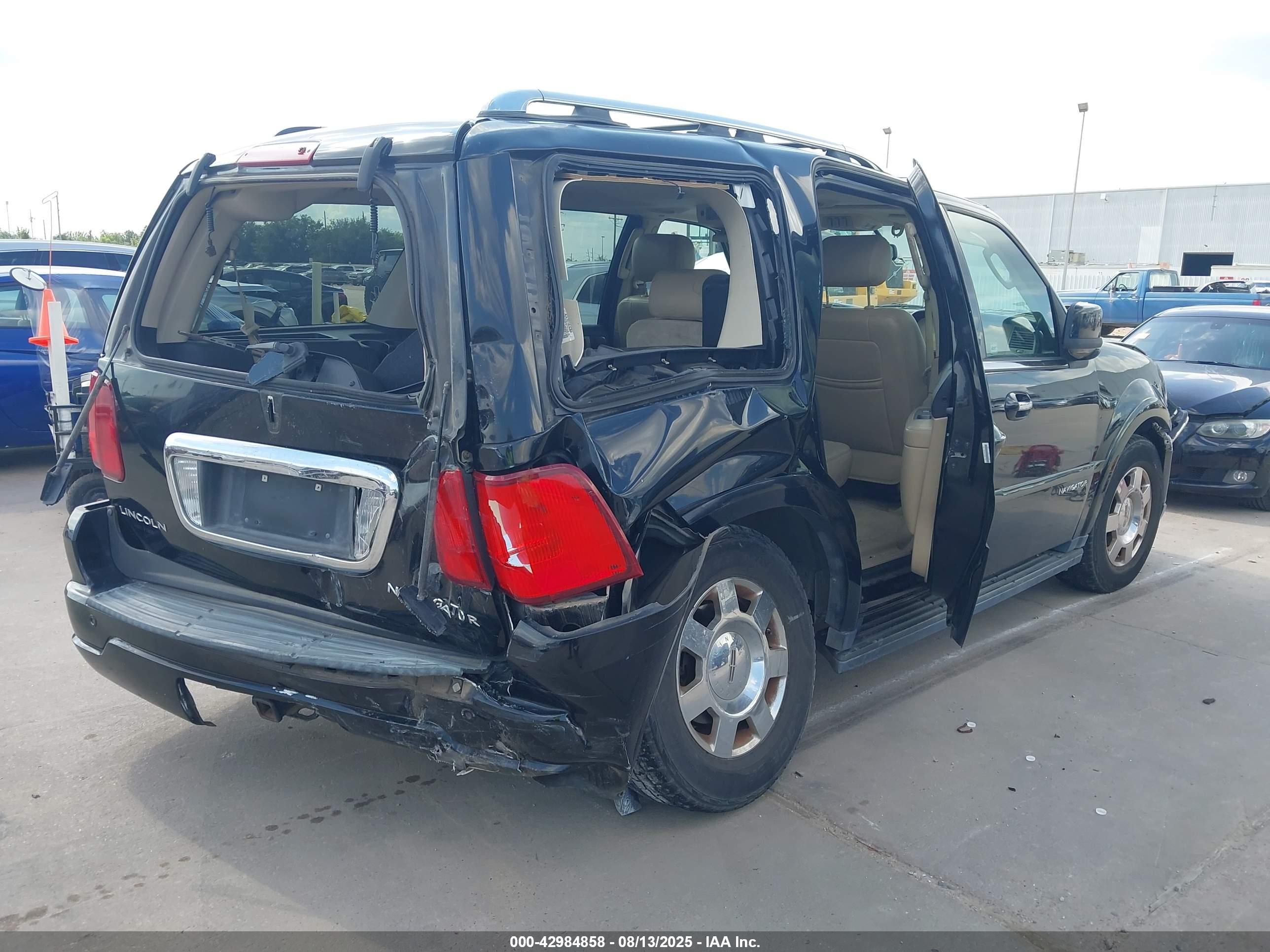 2005 Lincoln Navigator   Black vin: 5LMFU27525LJ24958