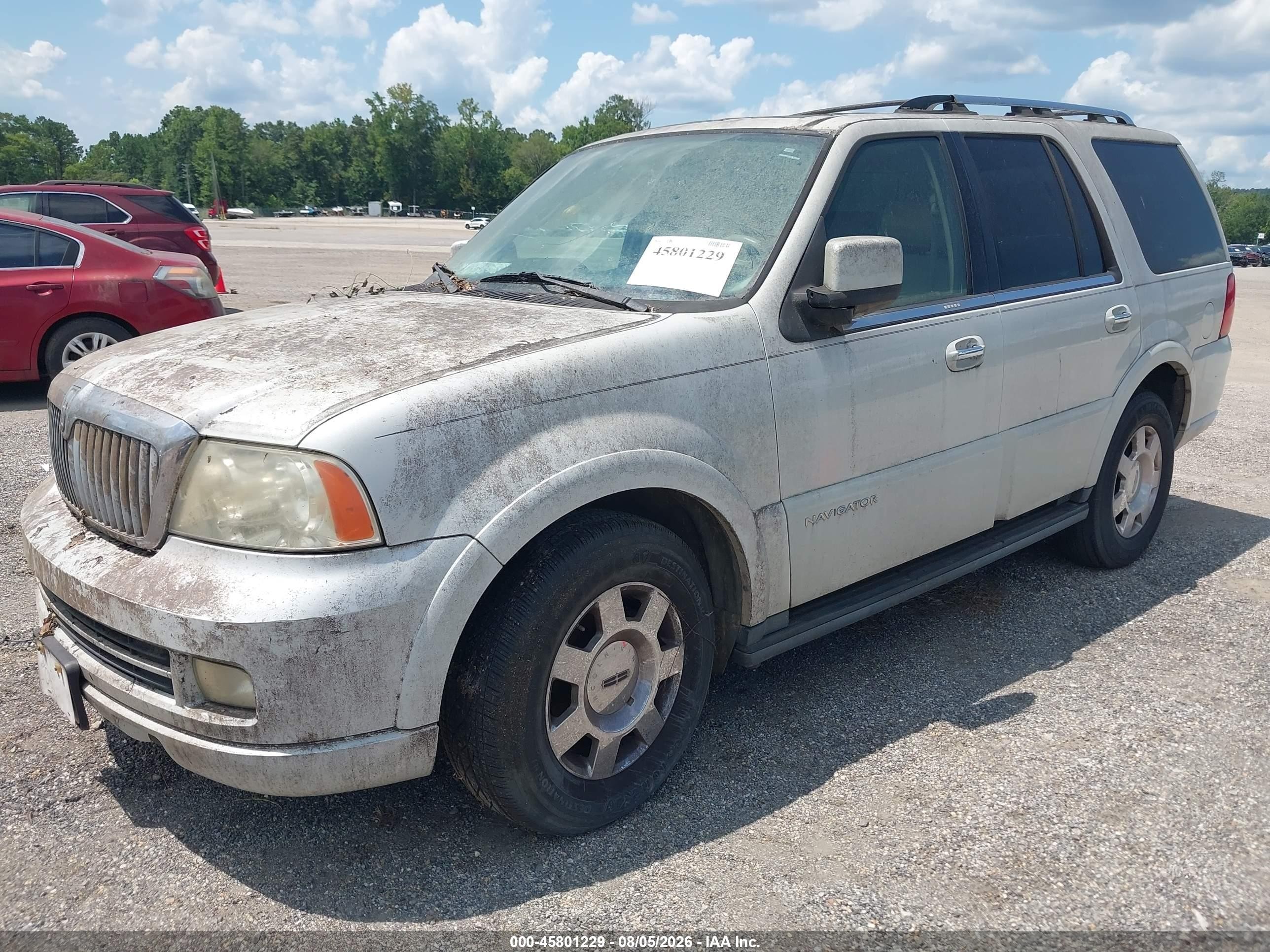 2005 Lincoln Navigator   White vin: 5LMFU27535LJ02029