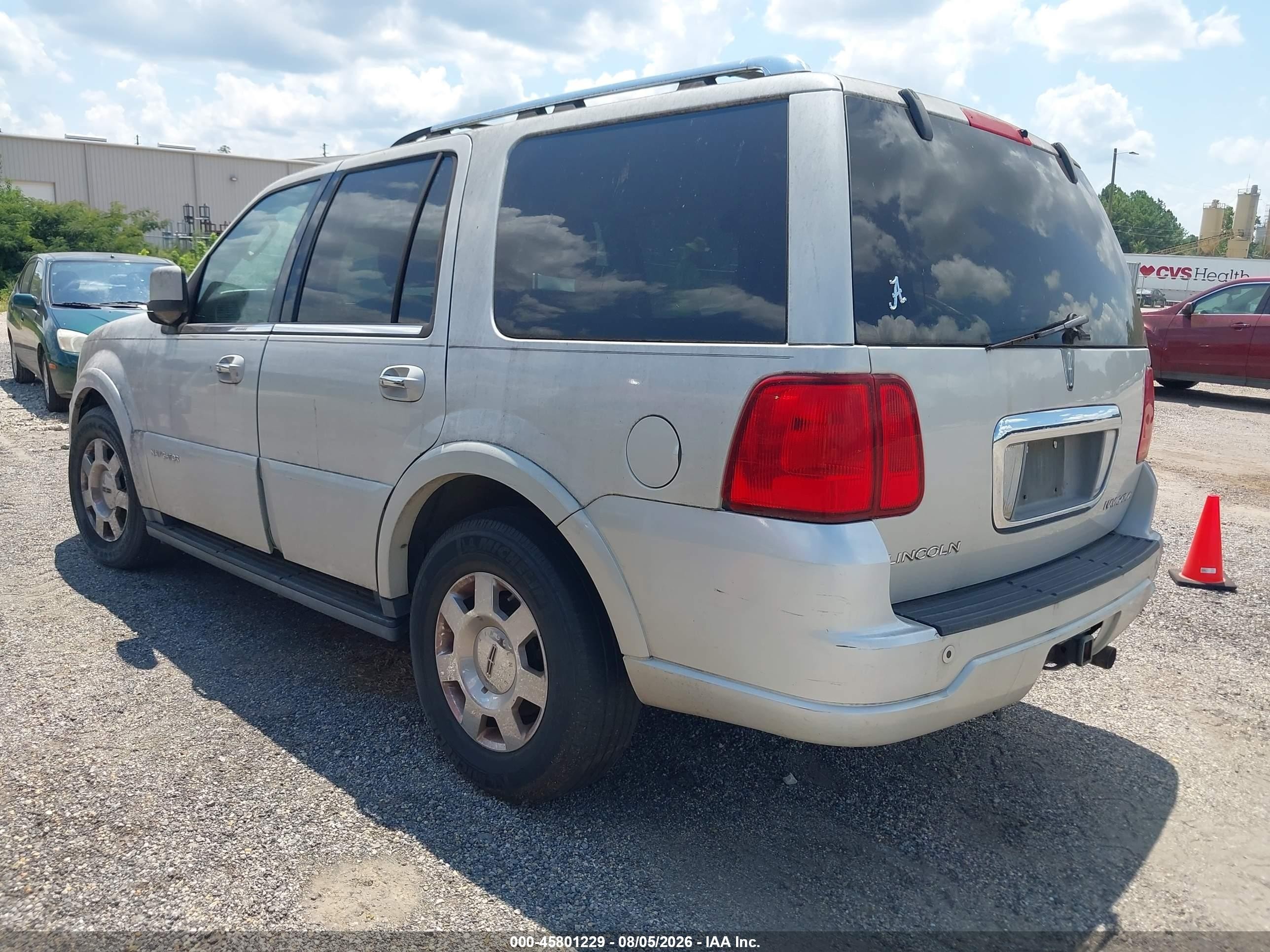 2005 Lincoln Navigator   White vin: 5LMFU27535LJ02029