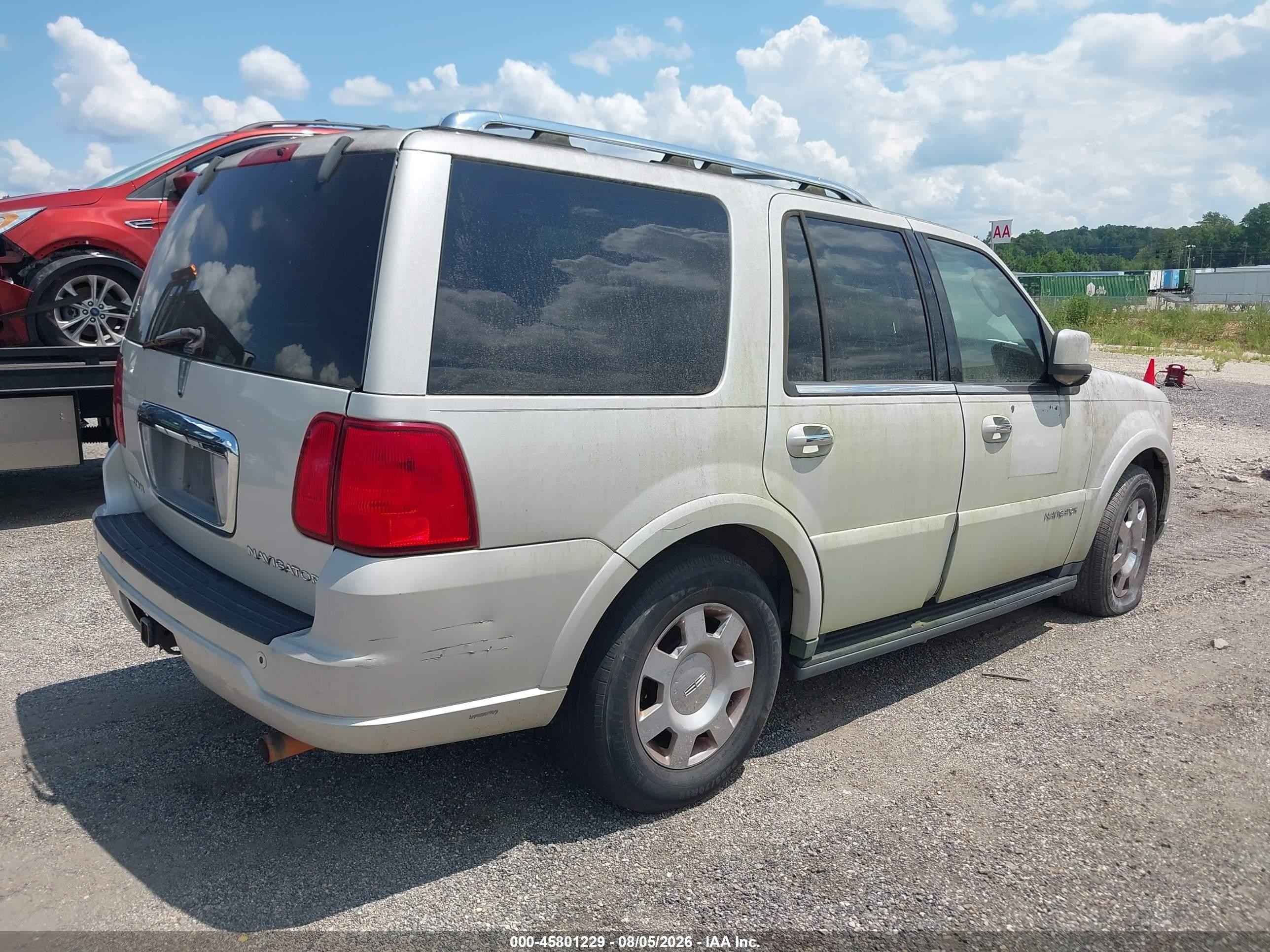 2005 Lincoln Navigator   White vin: 5LMFU27535LJ02029
