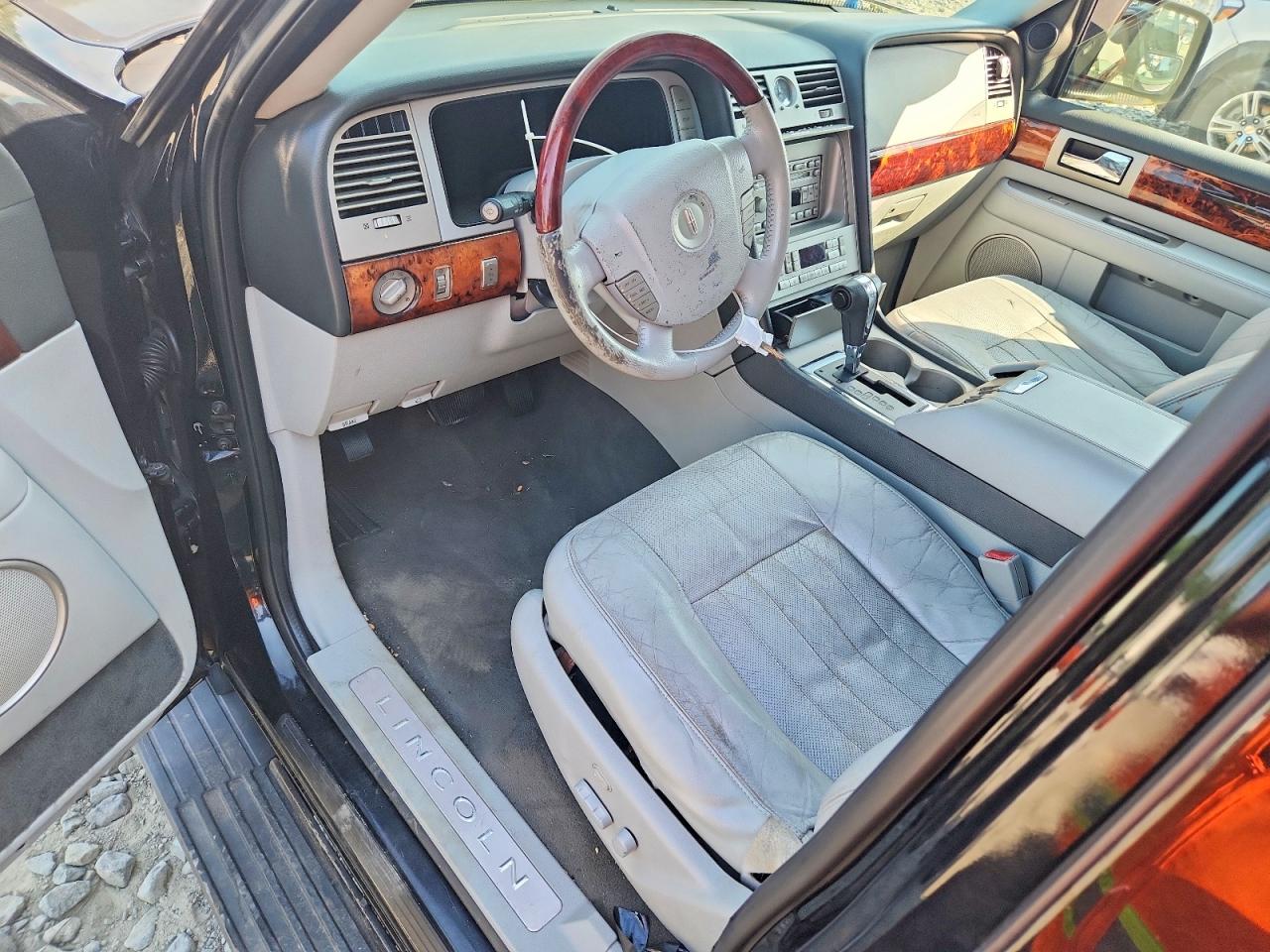 2005 Lincoln Navigator Black vin: 5LMFU27535LJ05190