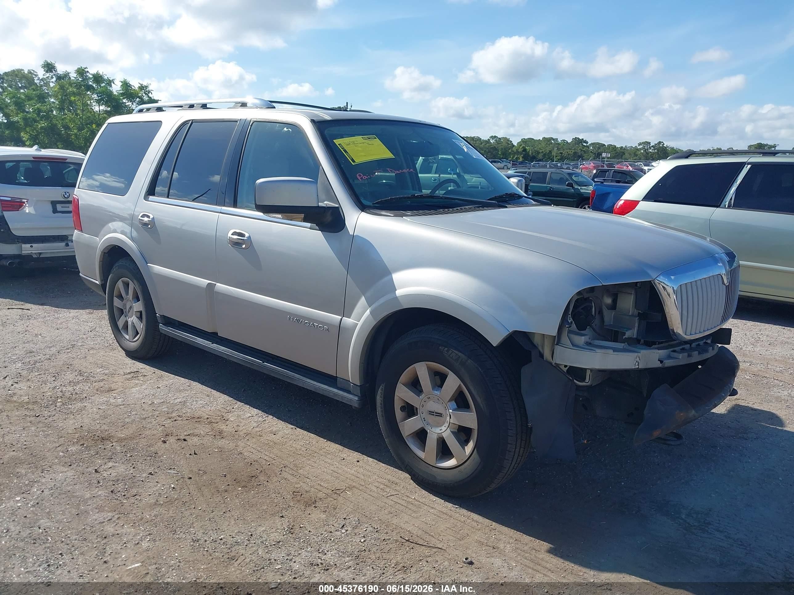 2005 Lincoln Navigator   Серебряный vin: 5LMFU27535LJ17405