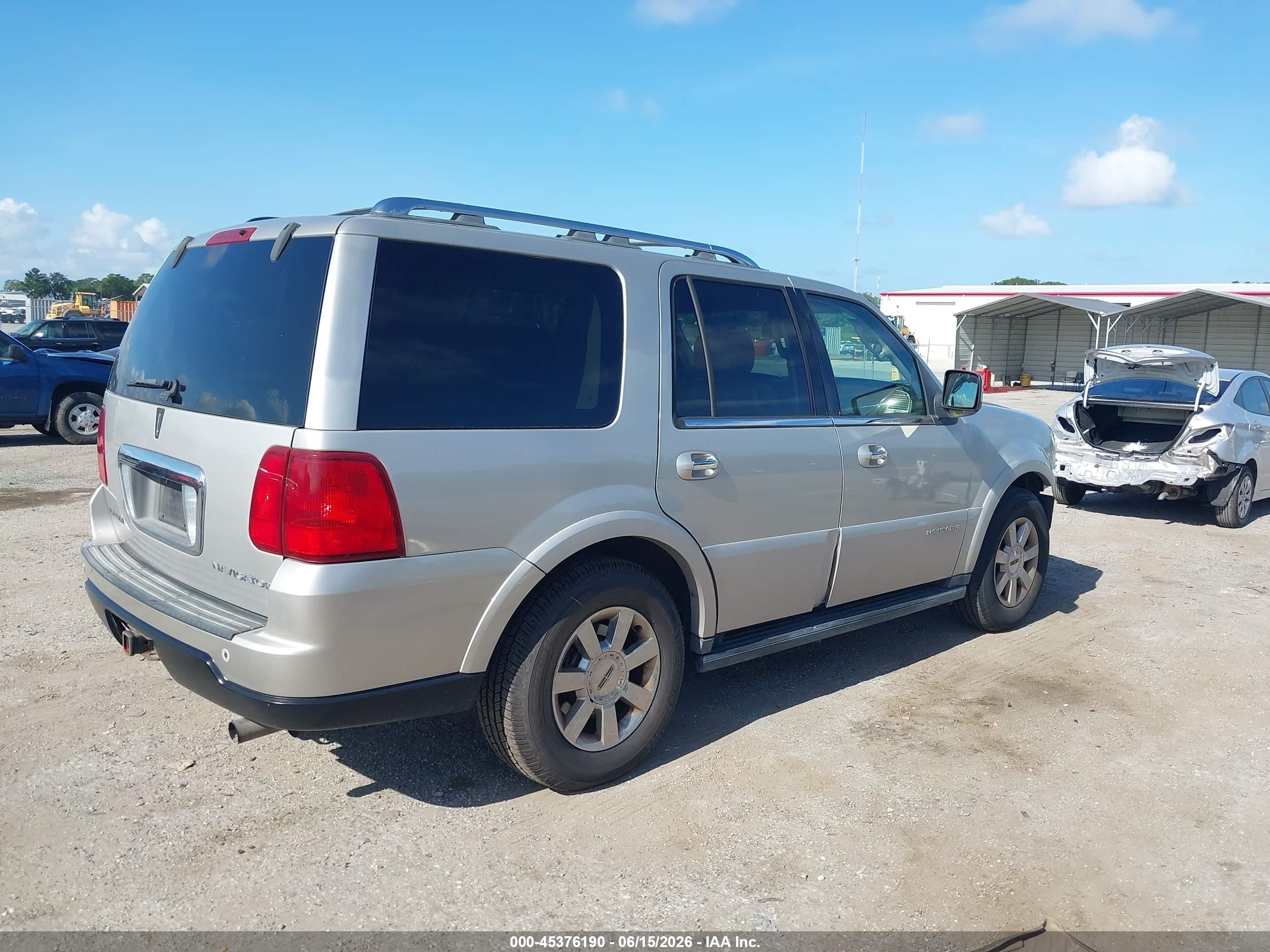 2005 Lincoln Navigator   Серебряный vin: 5LMFU27535LJ17405