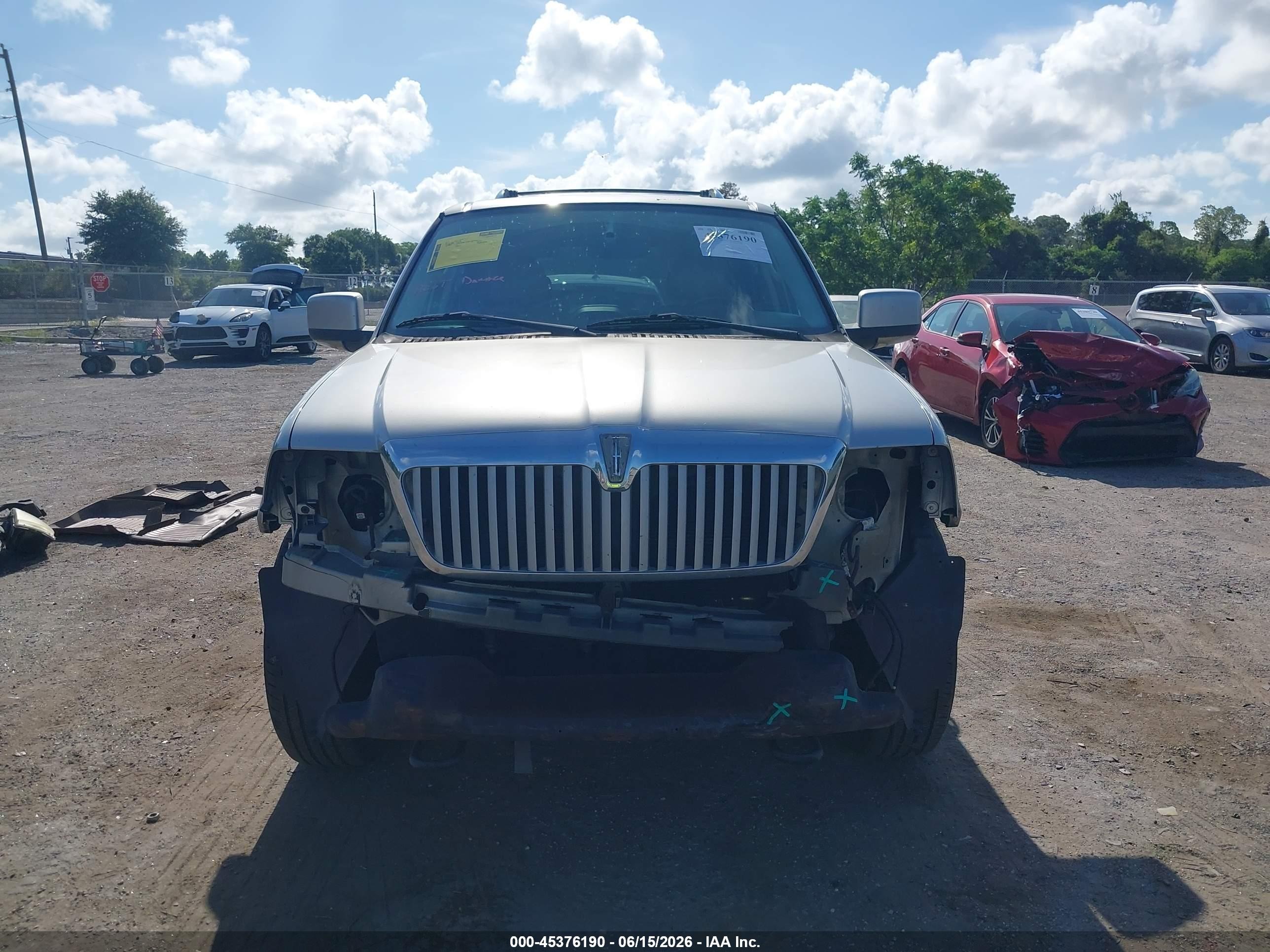 2005 Lincoln Navigator   Серебряный vin: 5LMFU27535LJ17405