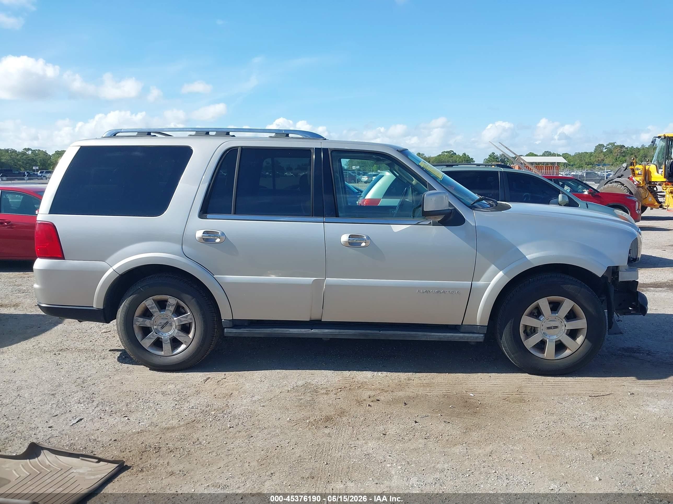 2005 Lincoln Navigator   Серебряный vin: 5LMFU27535LJ17405