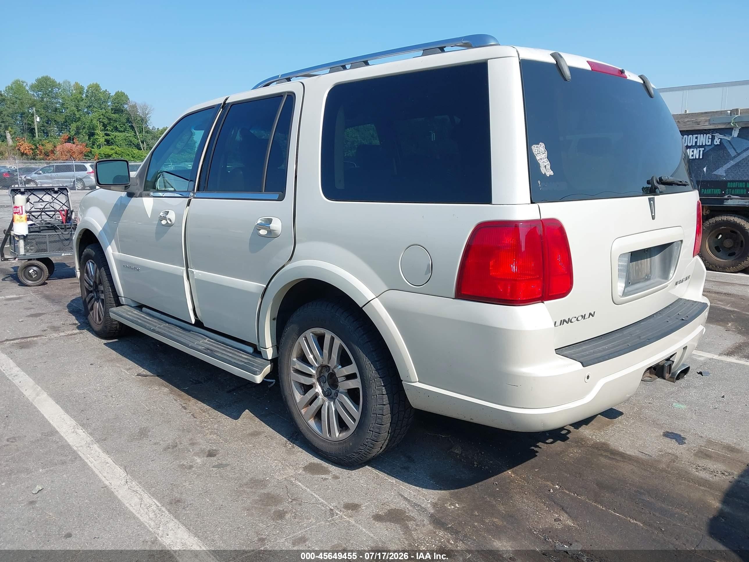 2005 Lincoln Navigator   White vin: 5LMFU27535LJ24516