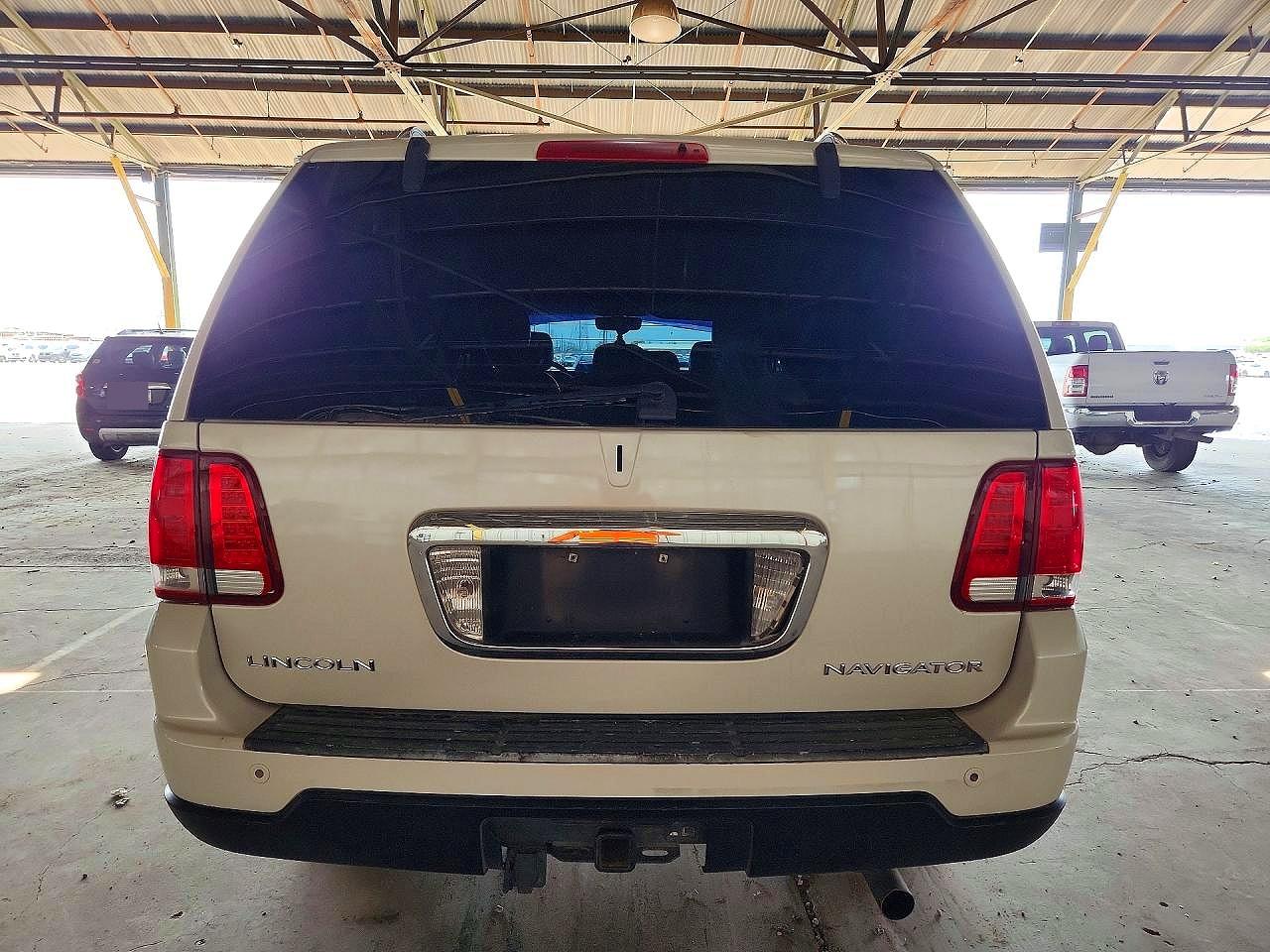 2006 Lincoln Navigator Белый vin: 5LMFU27536LJ12755