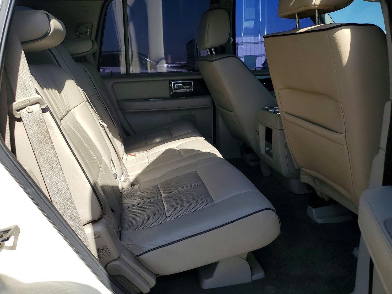 2008 Lincoln Navigator Beige vin: 5LMFU27538LJ05534