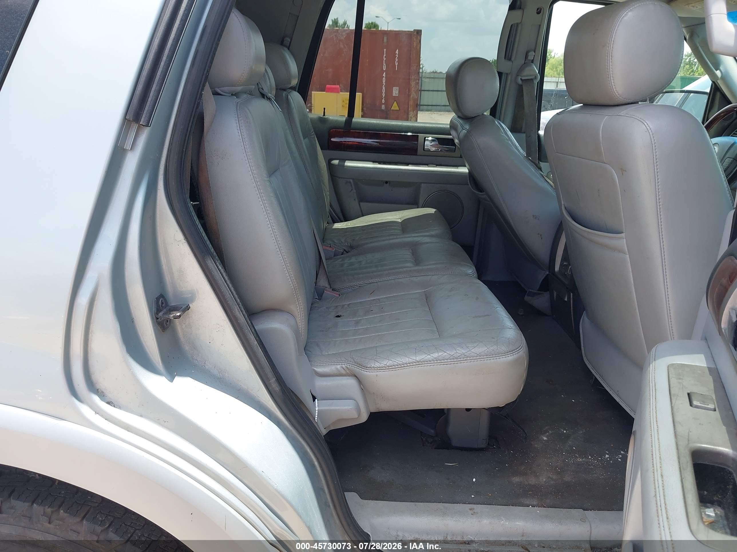 2005 Lincoln Navigator   Gray vin: 5LMFU27545LJ12617