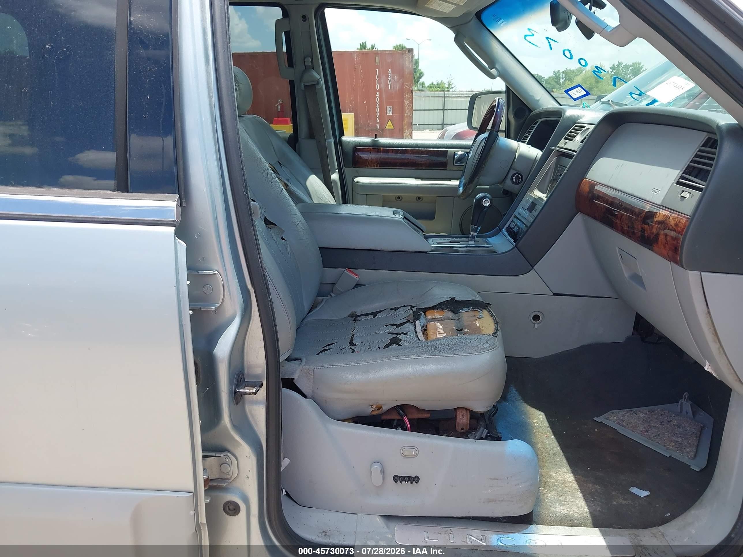 2005 Lincoln Navigator   Gray vin: 5LMFU27545LJ12617
