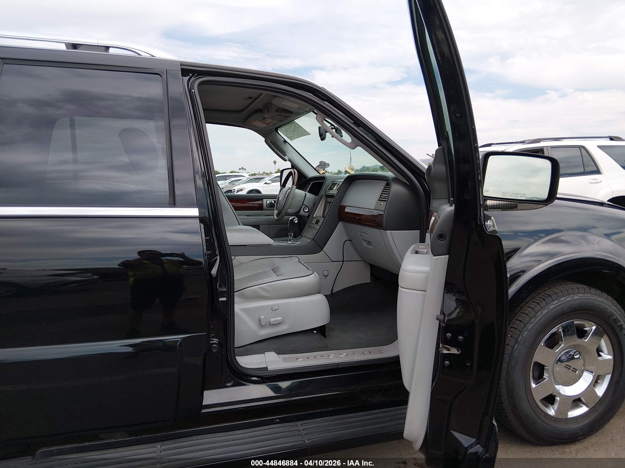 2005 Lincoln Navigator   Black vin: 5LMFU27545LJ24900