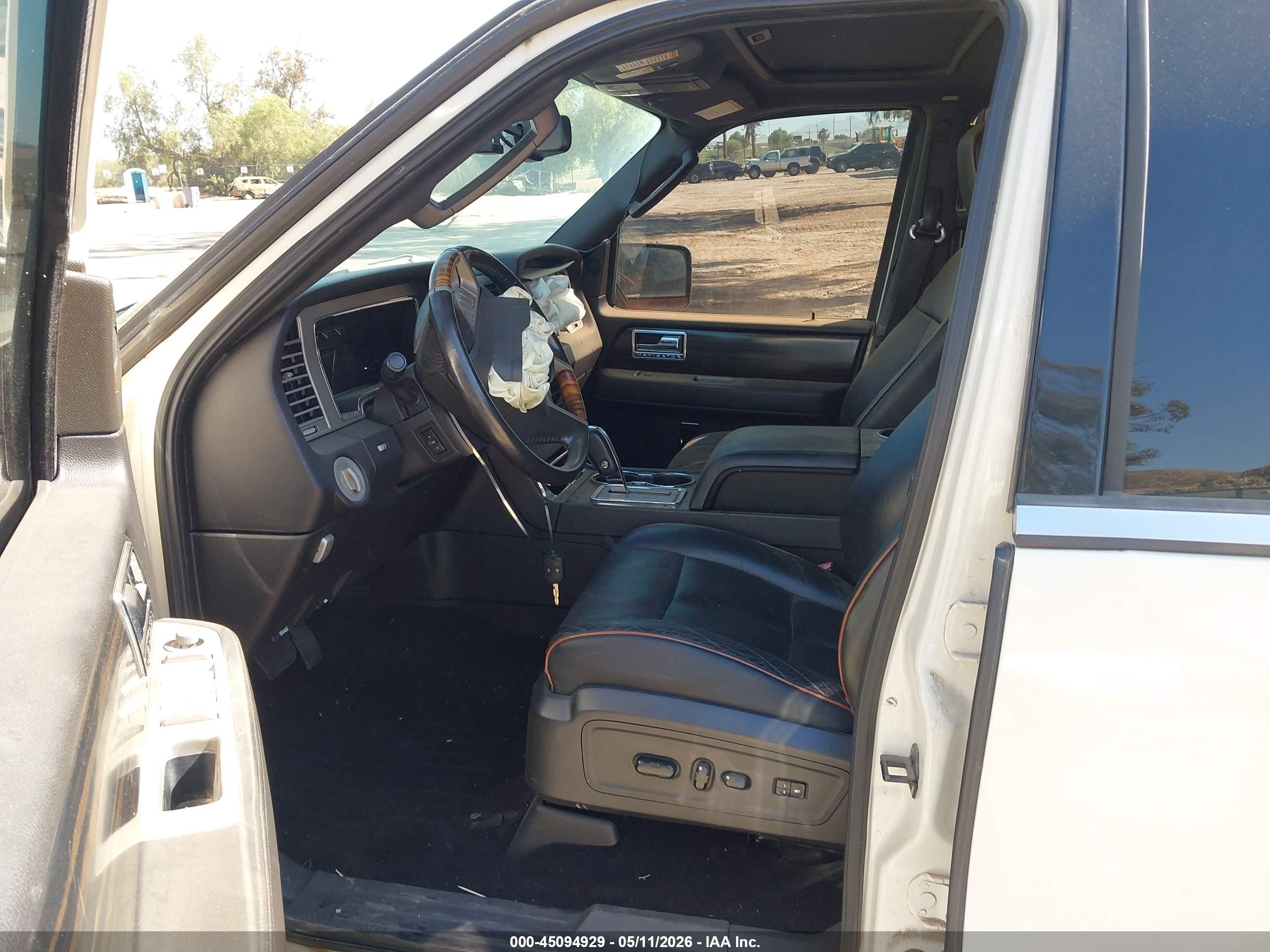 2007 Lincoln Navigator Ultimate White vin: 5LMFU27547LJ00163