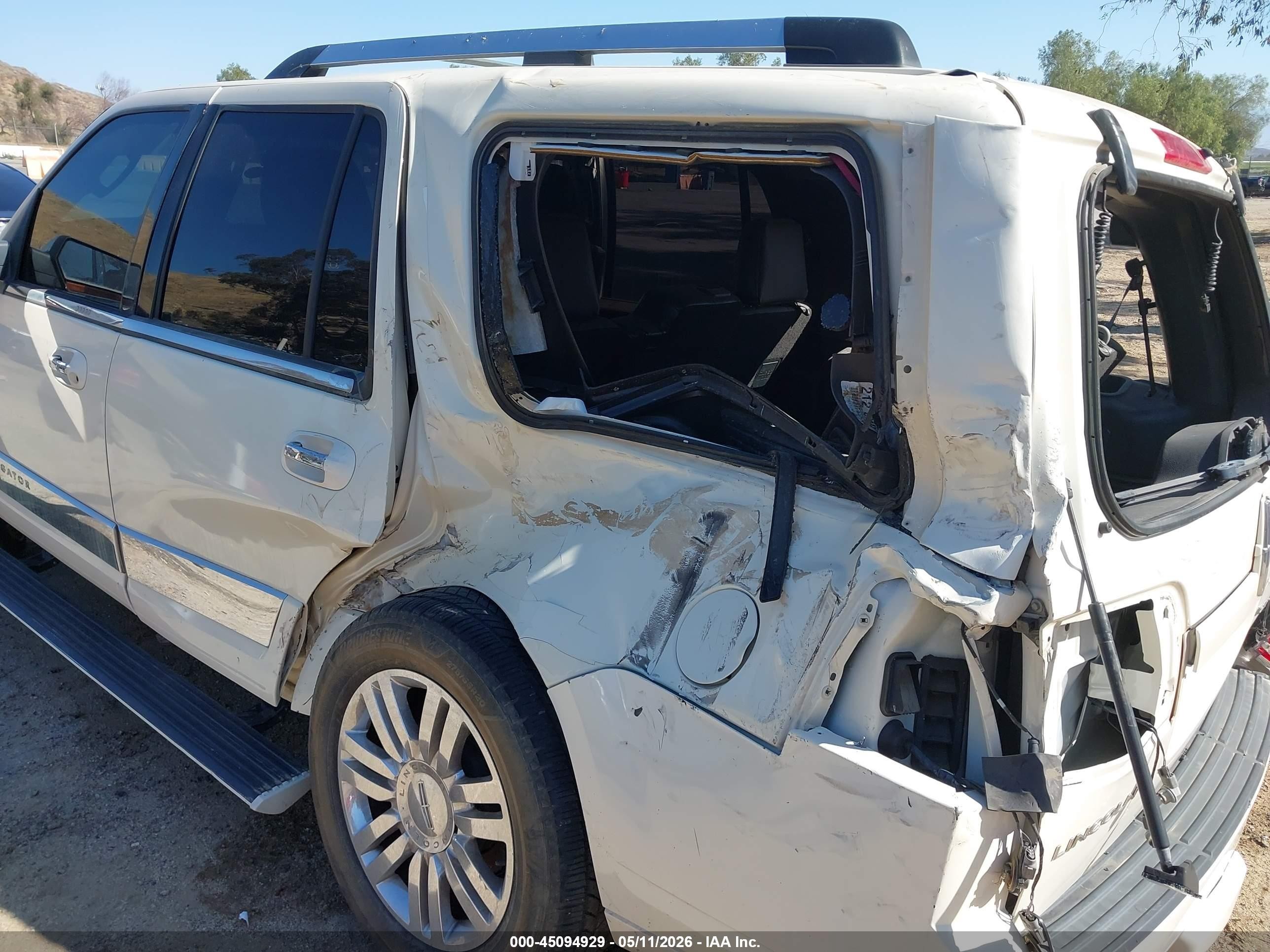 2007 Lincoln Navigator Ultimate White vin: 5LMFU27547LJ00163